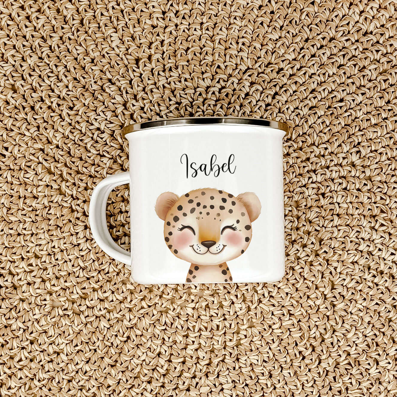 Emaille Tasse Leopard Portrait-famprints-Emaille Tasse-Entdecke die charmante Emaille Tasse Leopard Portrait – eine personalisierte Emaille Tasse, die mit einem zauberhaften Leopard-Porträt in wunderschöner Aquarell-Optik veredelt ist. Diese auffällige Ta