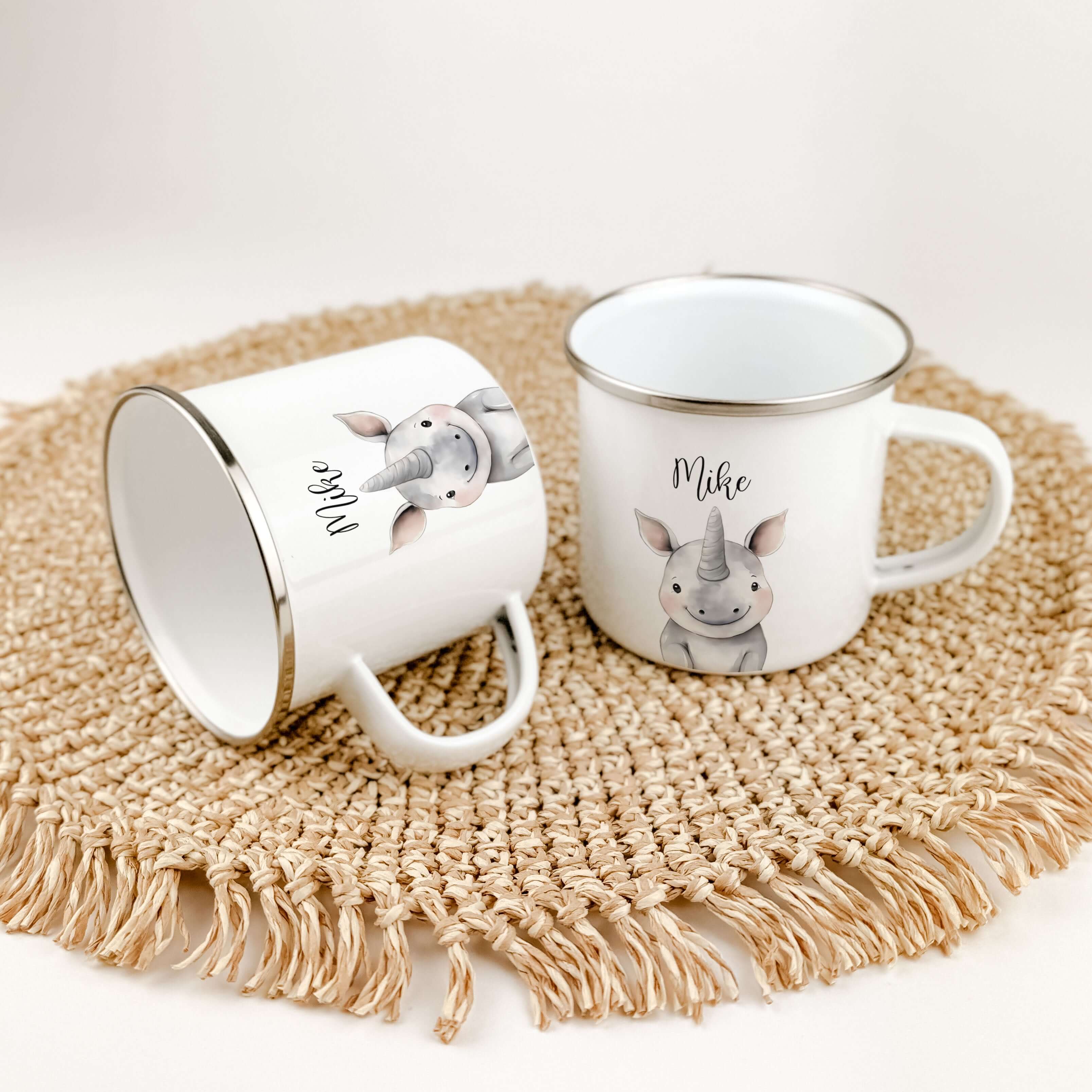 Emaille Tasse Nashorn Portrait-famprints-Emaille Tasse-Die Emaille Tasse Nashorn Portrait ist ein einzigartiges, personalisiertes Geschenk, das mit viel Liebe zum Detail für dich hergestellt wird. Das wunderschöne Nashorn im Aquarell-Look sorgt für einen