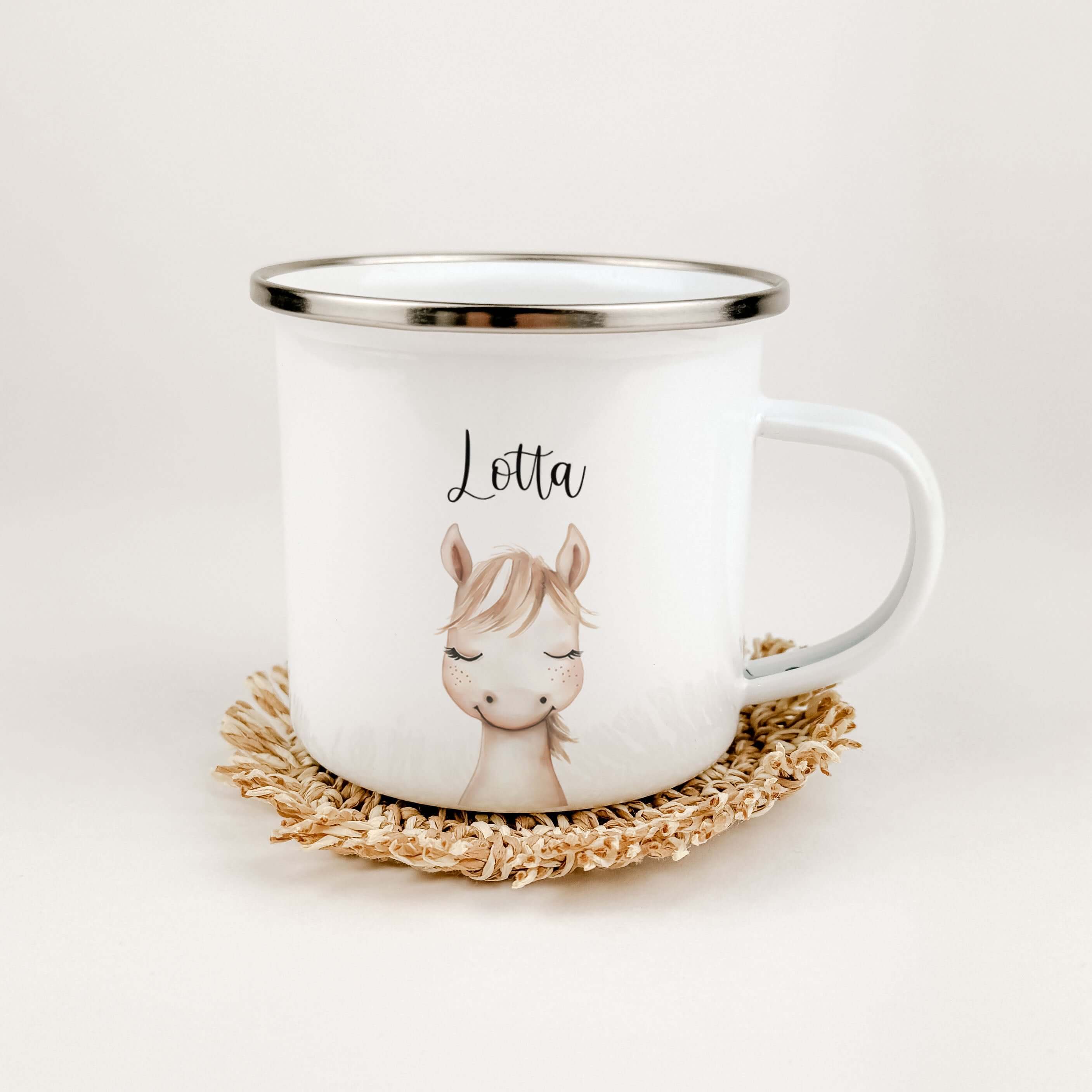 Emaille Tasse Pferd Portrait-famprints-Emaille Tasse-Entdecke die zauberhafte Emaille Tasse Pferd Portrait – das ideale personalisierte Geschenk für kleine Pferdefans! Ob zur Einschulung, Taufe, Ostern oder Weihnachten, diese Emaille Tasse personalisiert