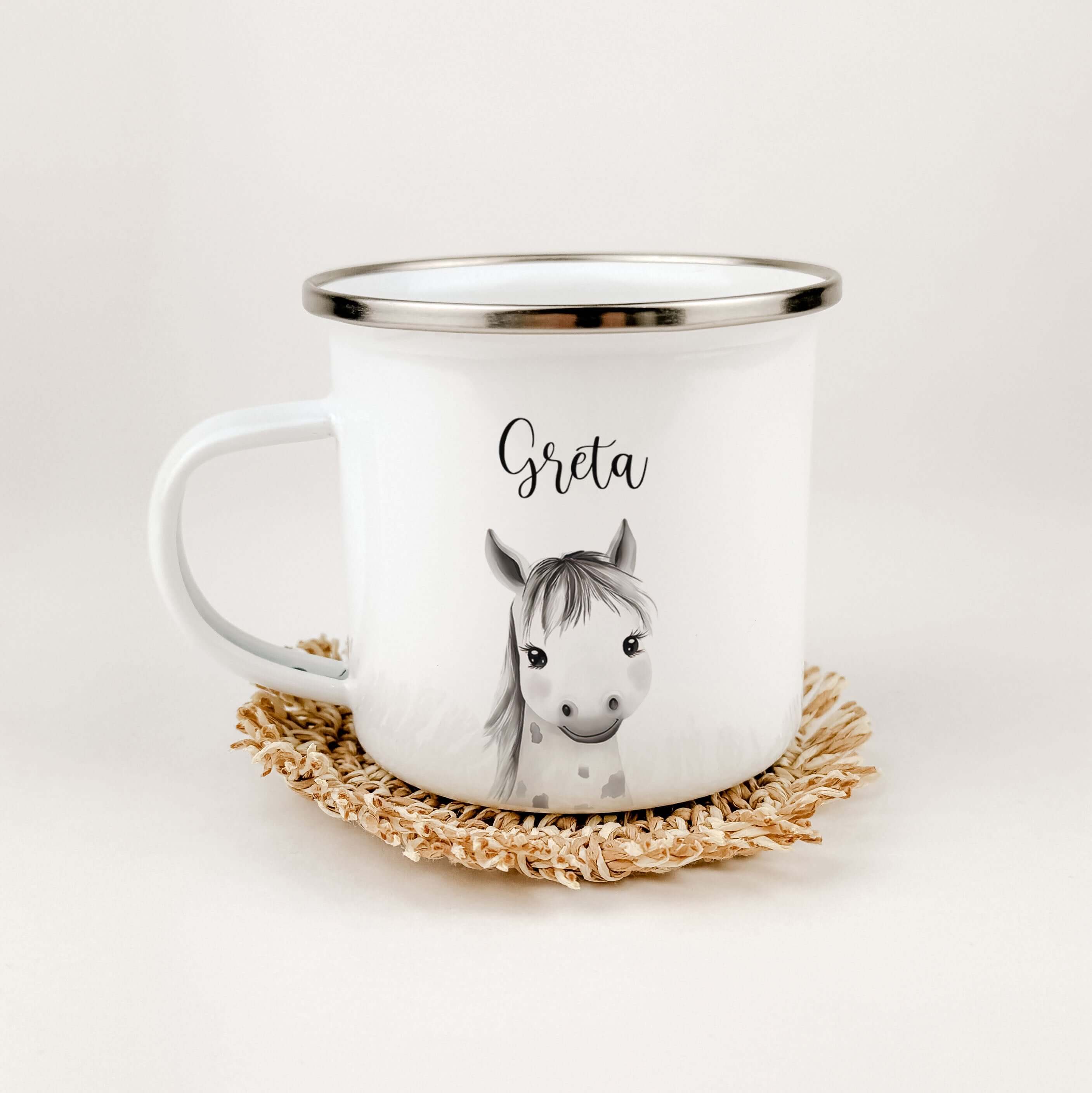 Emaille Tasse Pferd Portrait-famprints-Emaille Tasse-Entdecke die zauberhafte Emaille Tasse Pferd Portrait – das ideale personalisierte Geschenk für kleine Pferdefans! Ob zur Einschulung, Taufe, Ostern oder Weihnachten, diese Emaille Tasse personalisiert