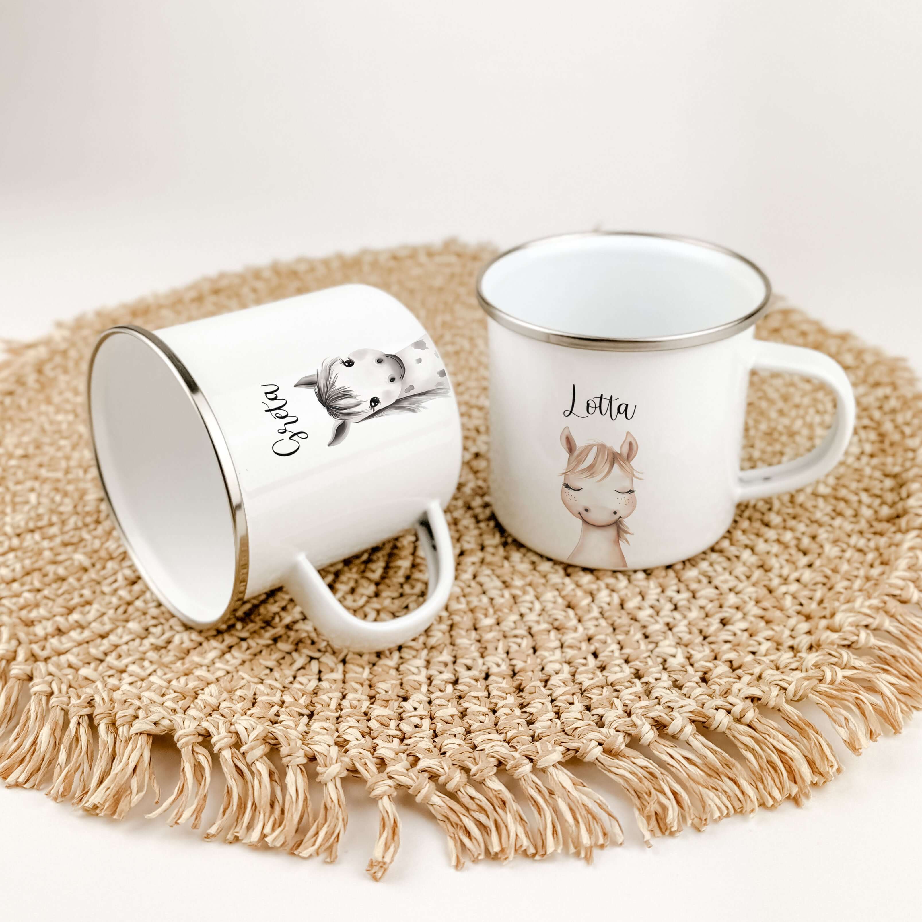 Emaille Tasse Pferd Portrait-famprints-Emaille Tasse-Entdecke die zauberhafte Emaille Tasse Pferd Portrait – das ideale personalisierte Geschenk für kleine Pferdefans! Ob zur Einschulung, Taufe, Ostern oder Weihnachten, diese Emaille Tasse personalisiert