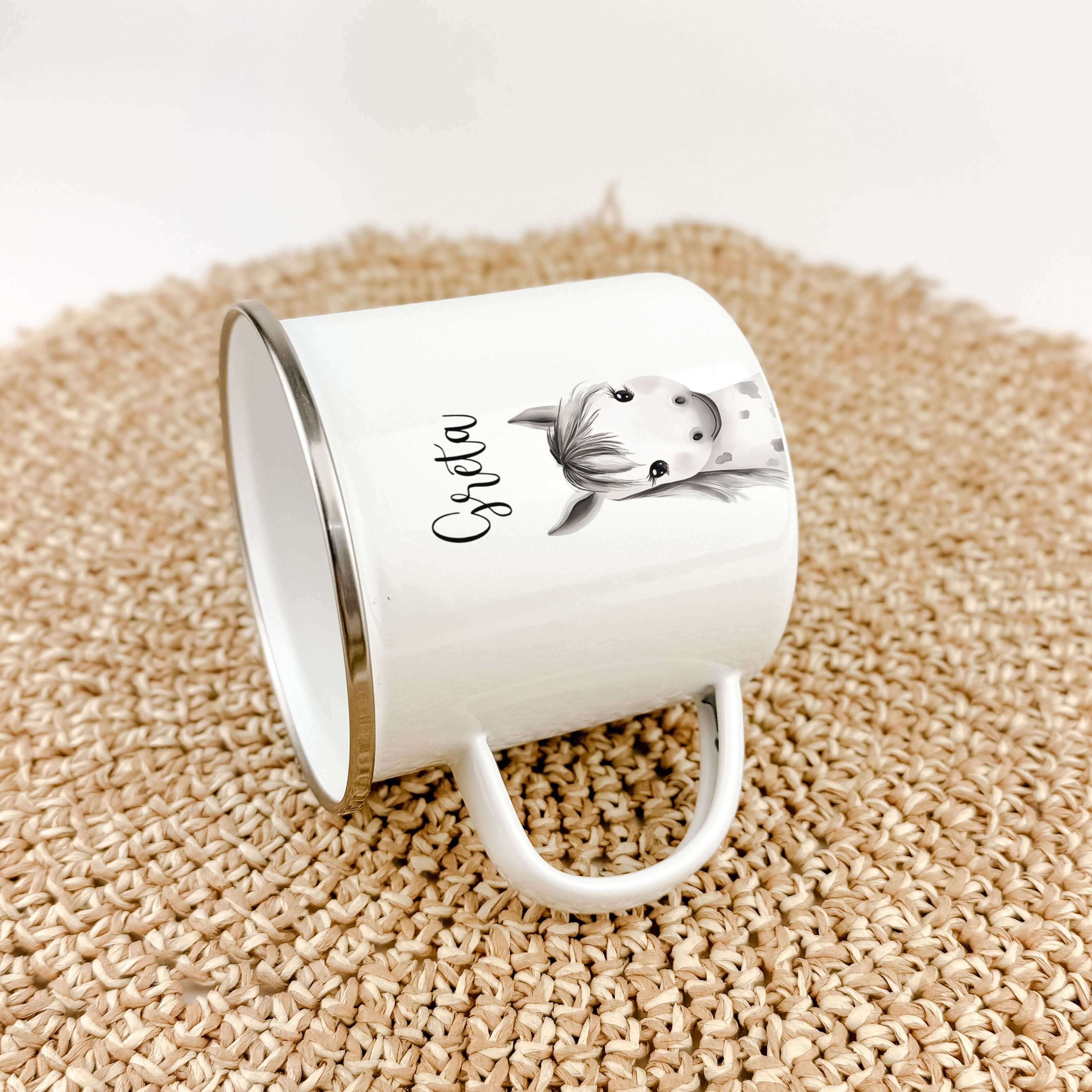 Emaille Tasse Pferd Portrait-famprints-Emaille Tasse-Entdecke die zauberhafte Emaille Tasse Pferd Portrait – das ideale personalisierte Geschenk für kleine Pferdefans! Ob zur Einschulung, Taufe, Ostern oder Weihnachten, diese Emaille Tasse personalisiert