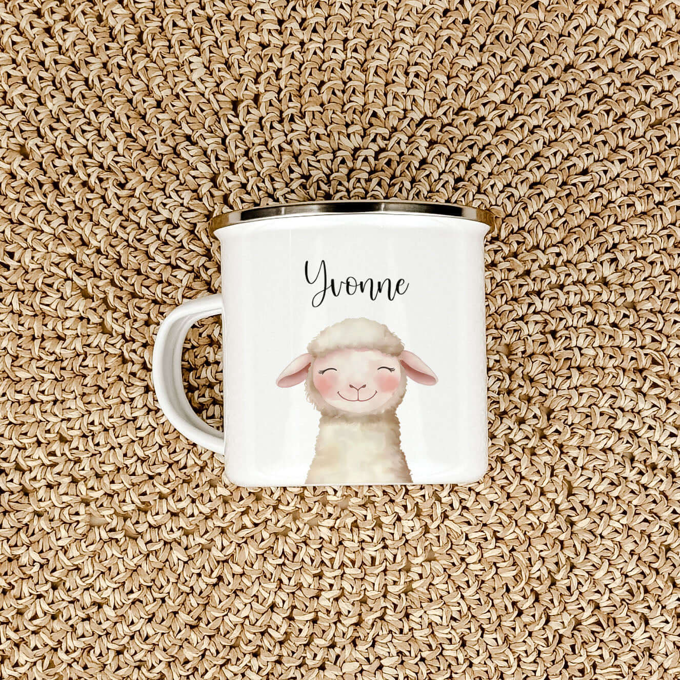 Emaille Tasse Schaf Portrait-famprints-Emaille Tasse-Entdecke die einzigartige Emaille Tasse Schaf Portrait – ein liebevoll gestaltetes Highlight für jeden kleinen Tierliebhaber! Mit einer Füllmenge von 300 ml ist diese Emaille Tasse personalisiert und bi