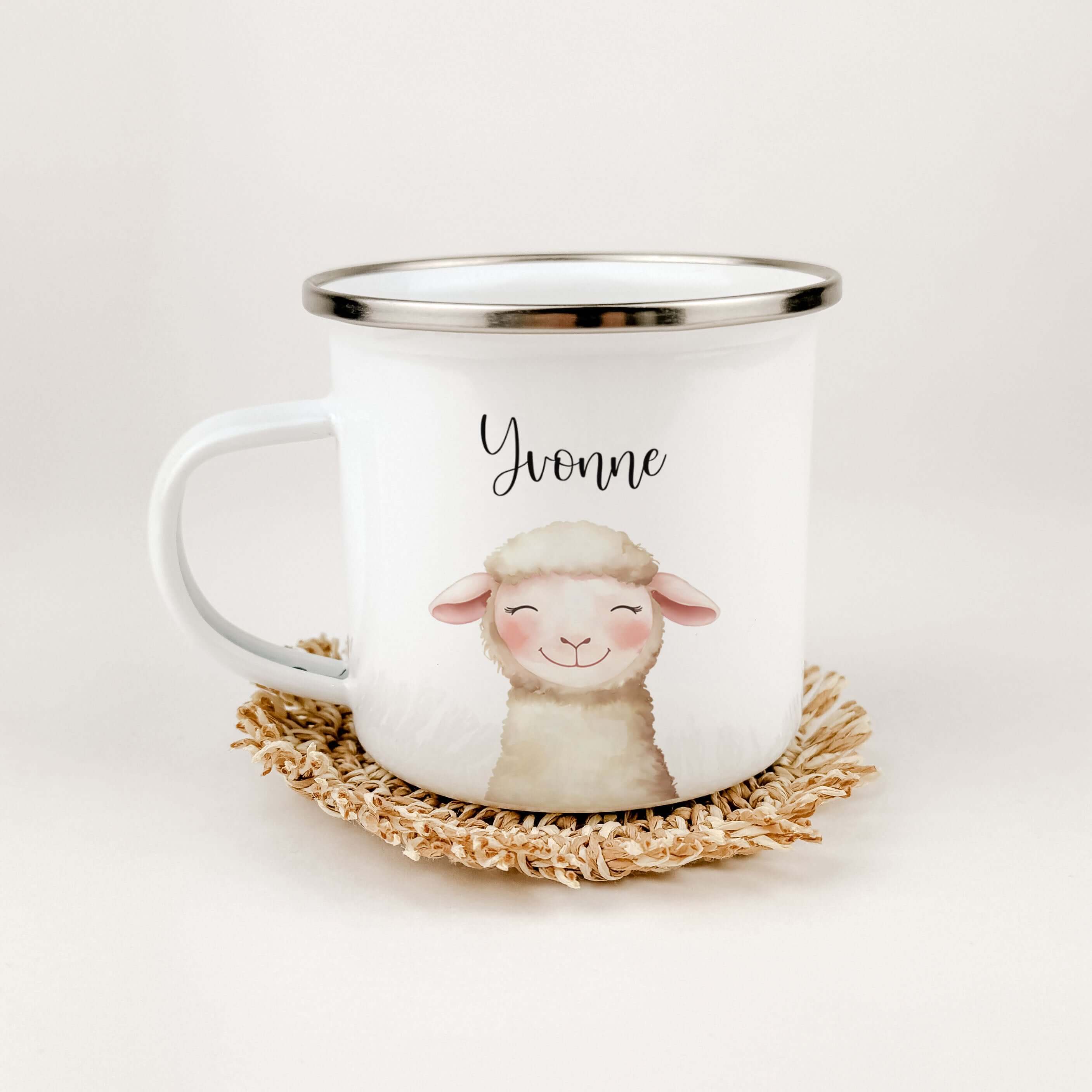 Emaille Tasse Schaf Portrait-famprints-Emaille Tasse-Entdecke die einzigartige Emaille Tasse Schaf Portrait – ein liebevoll gestaltetes Highlight für jeden kleinen Tierliebhaber! Mit einer Füllmenge von 300 ml ist diese Emaille Tasse personalisiert und bi