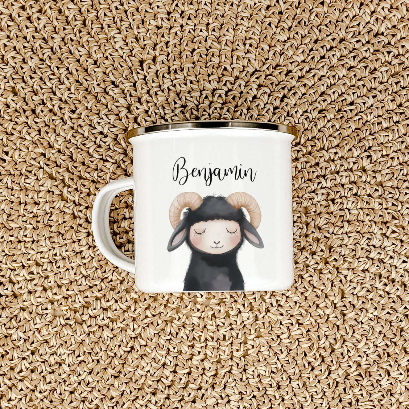 Emaille Tasse Widder Portrait-famprints-Emaille Tasse-Entdecke die einzigartige Emaille Tasse mit dem Widder Portrait – das ideale Geschenk für Kinder zu jedem besonderen Anlass, sei es zur Einschulung, Taufe, Ostern, Weihnachten oder zum Geburtstag. Dies
