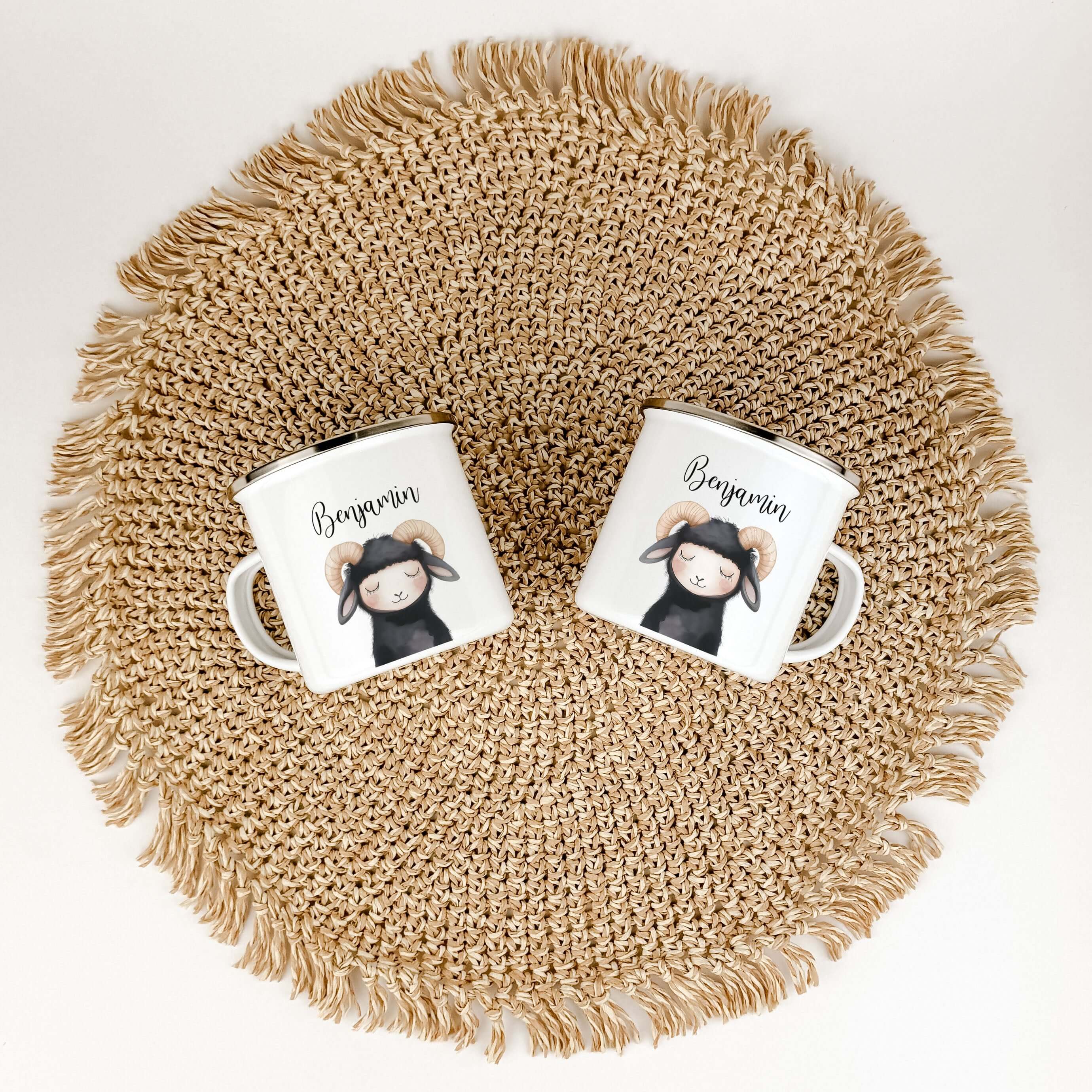 Emaille Tasse Widder Portrait-famprints-Emaille Tasse-Entdecke die einzigartige Emaille Tasse mit dem Widder Portrait – das ideale Geschenk für Kinder zu jedem besonderen Anlass, sei es zur Einschulung, Taufe, Ostern, Weihnachten oder zum Geburtstag. Dies