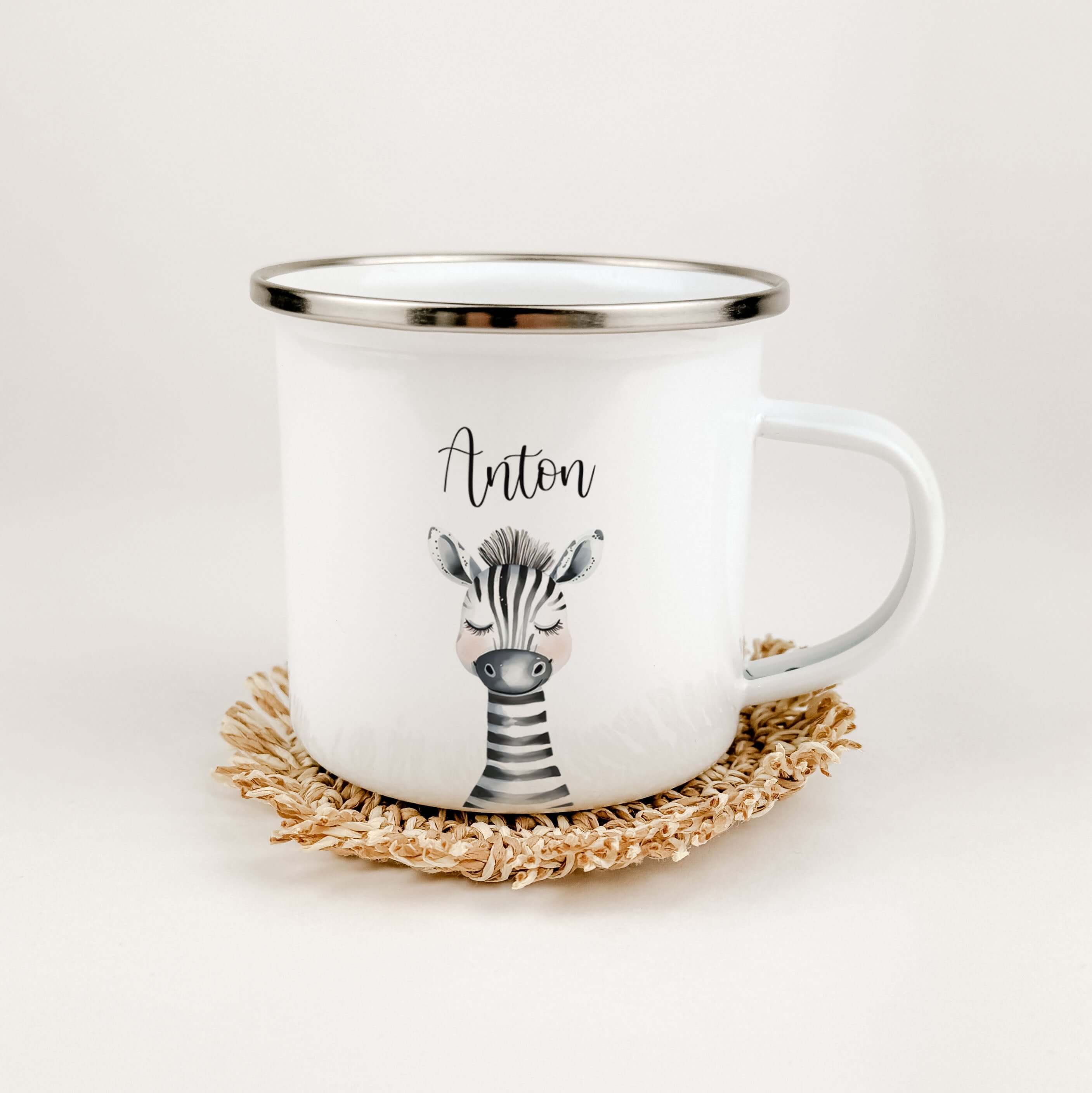 Emaille Tasse Zebra Portrait-famprints-Emaille Tasse-Entdecke die Emaille Tasse Zebra Portrait – das ideale personalisierte Geschenk für Kinder! Ob zur Einschulung, Taufe, Ostern oder Weihnachten, diese Emaille Tasse personalisiert wird mit dem Namen des