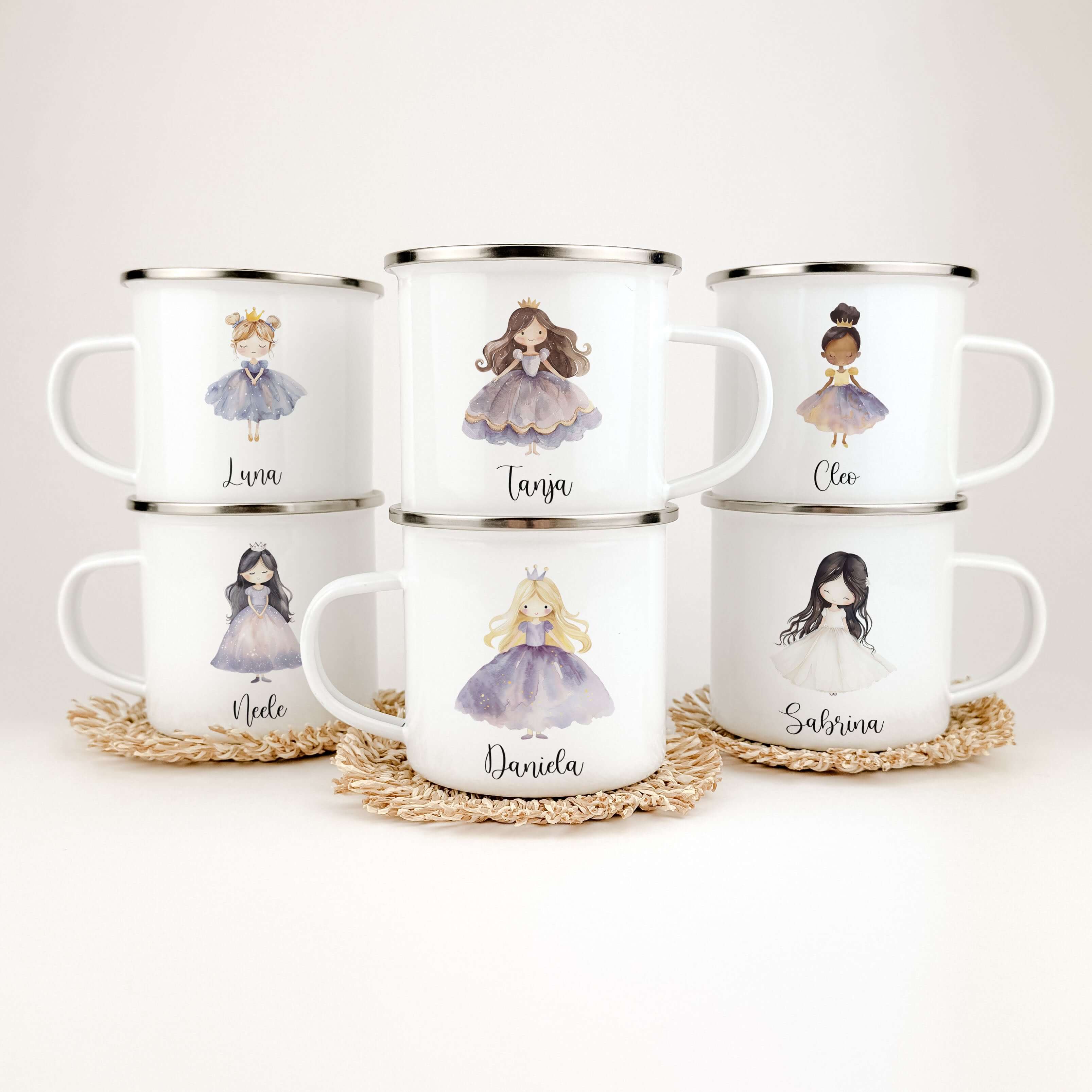 Emaille Tasse Prinzessin-famprints-Emaille Tasse-Entdecke die zauberhafte Emaille Tasse Prinzessin – ein einzigartiges Geschenk, das Kinderaugen zum Leuchten bringt. Diese personalisierte Tasse mit dem Namen deines kleinen Lieblings wird nicht nur zum täg