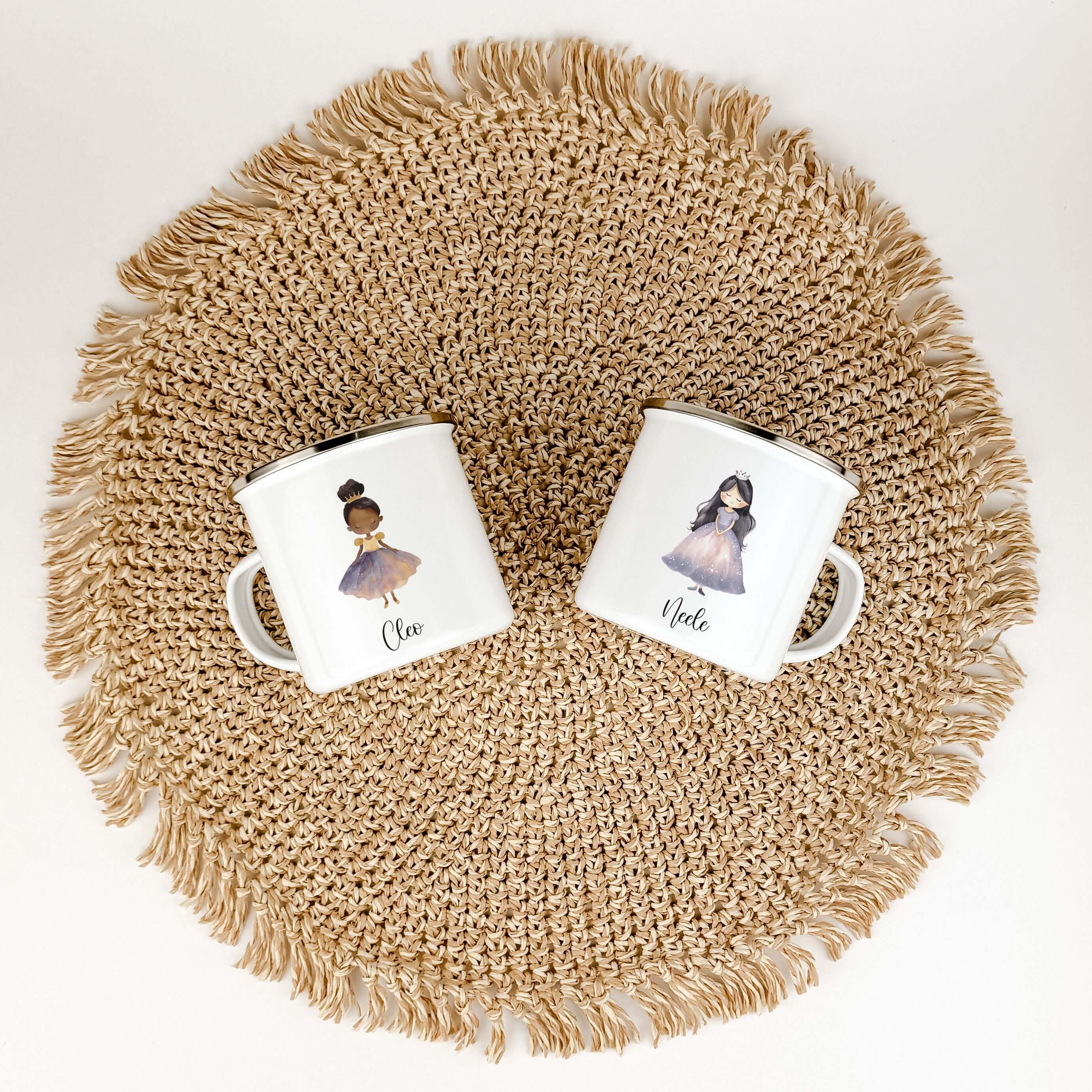 Emaille Tasse Prinzessin-famprints-Emaille Tasse-Entdecke die zauberhafte Emaille Tasse Prinzessin – ein einzigartiges Geschenk, das Kinderaugen zum Leuchten bringt. Diese personalisierte Tasse mit dem Namen deines kleinen Lieblings wird nicht nur zum täg