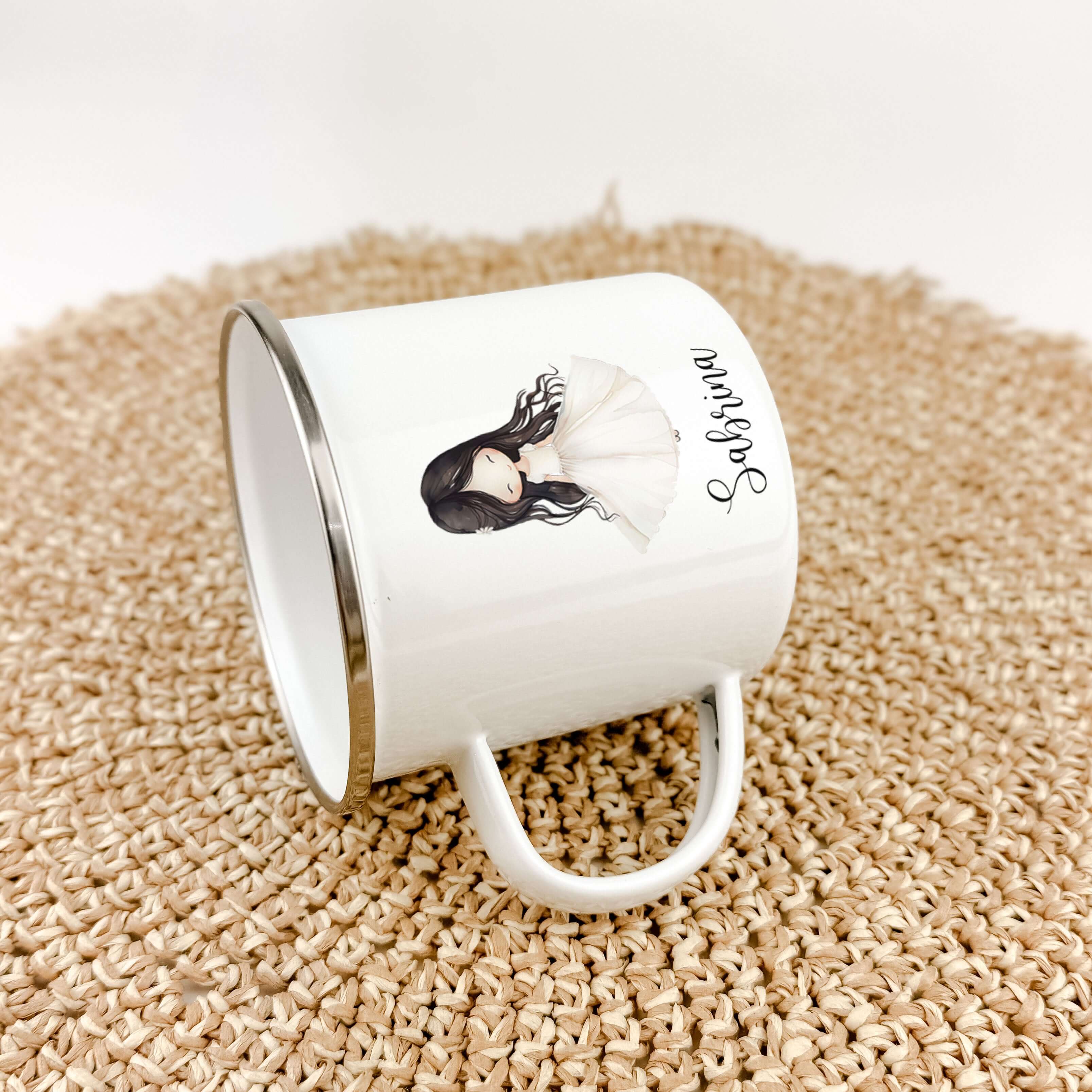 Emaille Tasse Prinzessin-famprints-Emaille Tasse-Entdecke die zauberhafte Emaille Tasse Prinzessin – ein einzigartiges Geschenk, das Kinderaugen zum Leuchten bringt. Diese personalisierte Tasse mit dem Namen deines kleinen Lieblings wird nicht nur zum täg