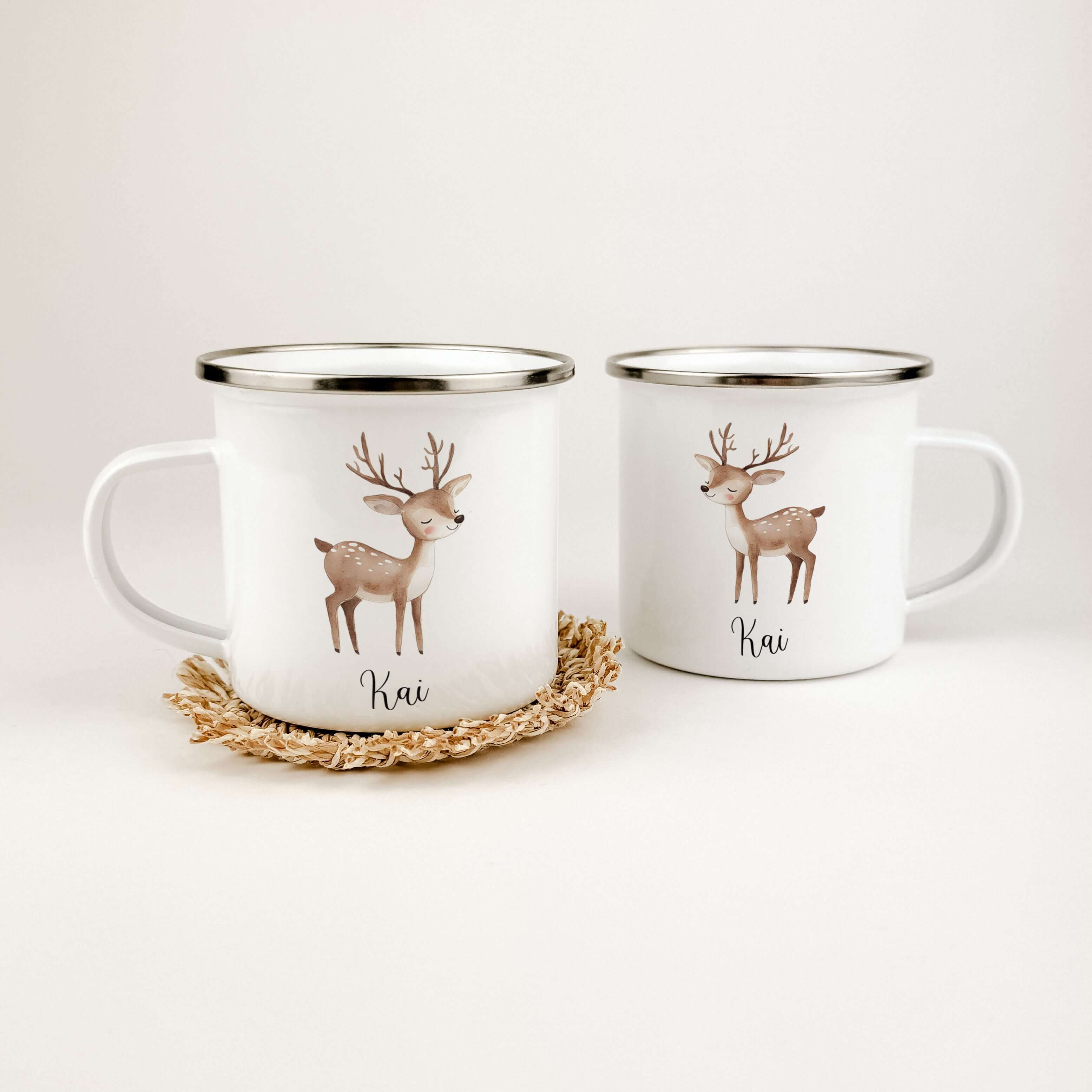 Emaille Tasse Reh-famprints-Emaille Tasse-Entdecke die zauberhafte Emaille Tasse Reh – ein liebevoll gestalteter Begleiter, der nicht nur deinen Alltag verschönert, sondern auch für strahlende Kinderaugen sorgt. Diese Emaille Tasse personalisiert bringt F