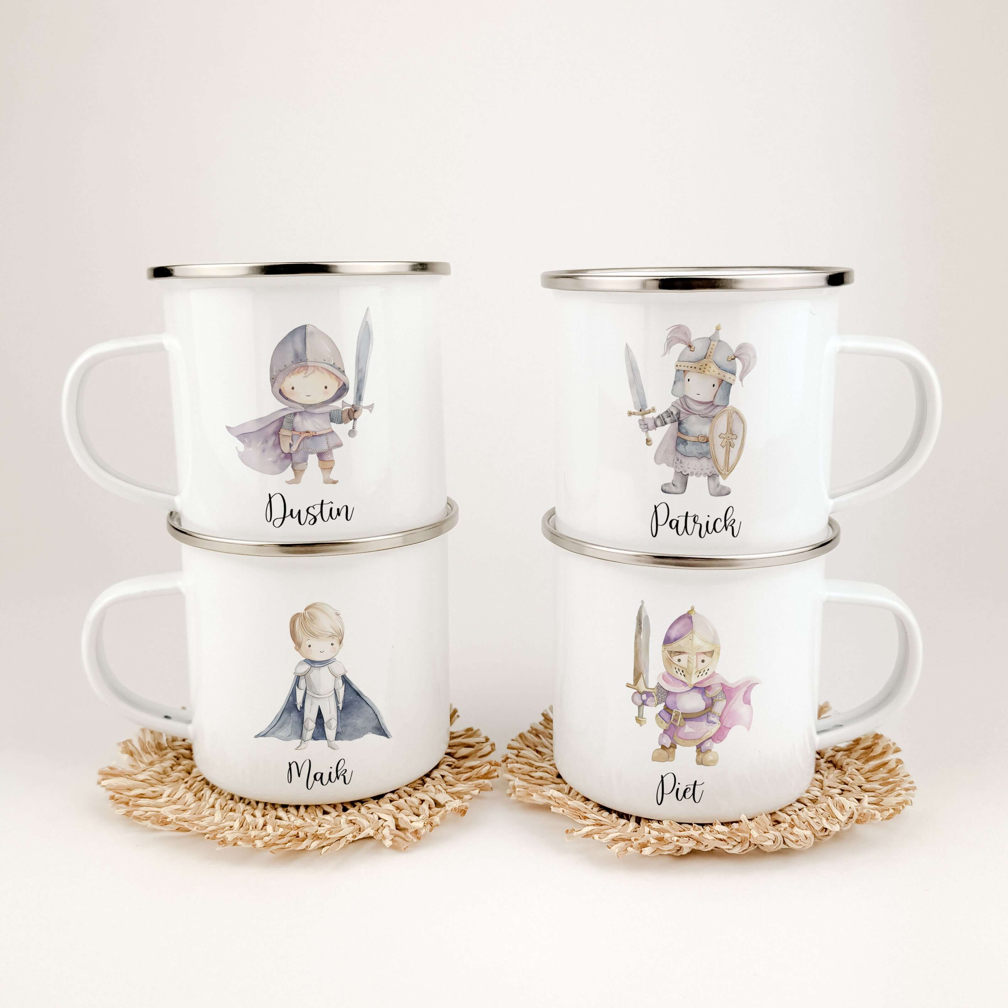 Emaille Tasse Ritter-famprints-Emaille Tasse-Entdecke die zauberhafte Emaille Tasse Ritter, die nicht nur ein praktischer Begleiter für den Alltag ist, sondern auch das Herz deines Kindes höher schlagen lässt. Mit jedem Schluck aus dieser personalisierten