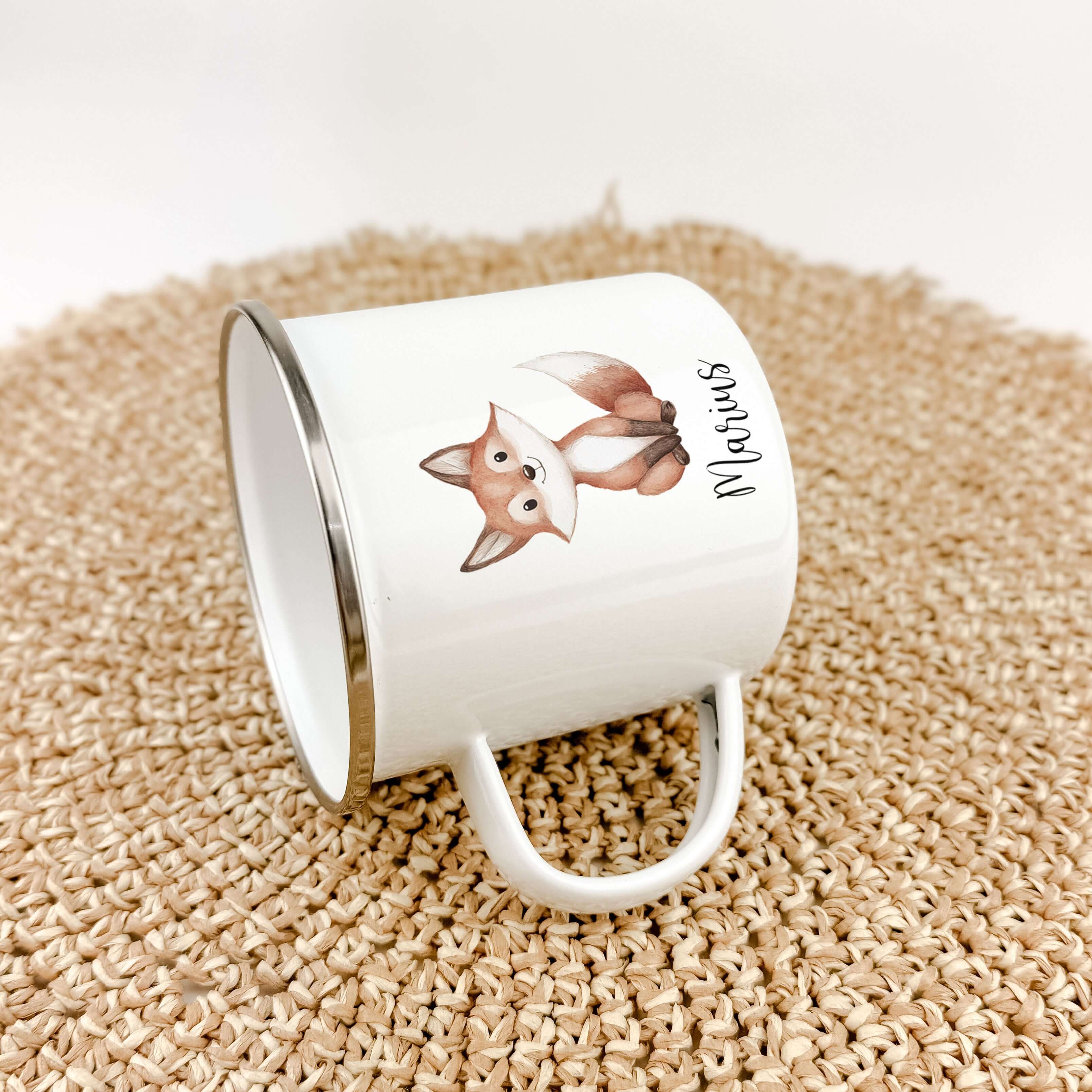 Emaille Tasse Fuchs-famprints-Emaille Tasse-Die personalisierte Emaille Tasse "Fuchs" ist das perfekte Geschenk für Kinder! Mit einem niedlichen Fuchs in Aquarell Optik und drei verschiedenen Varianten wird die Tasse mit Liebe von uns bedruckt. Der brilla