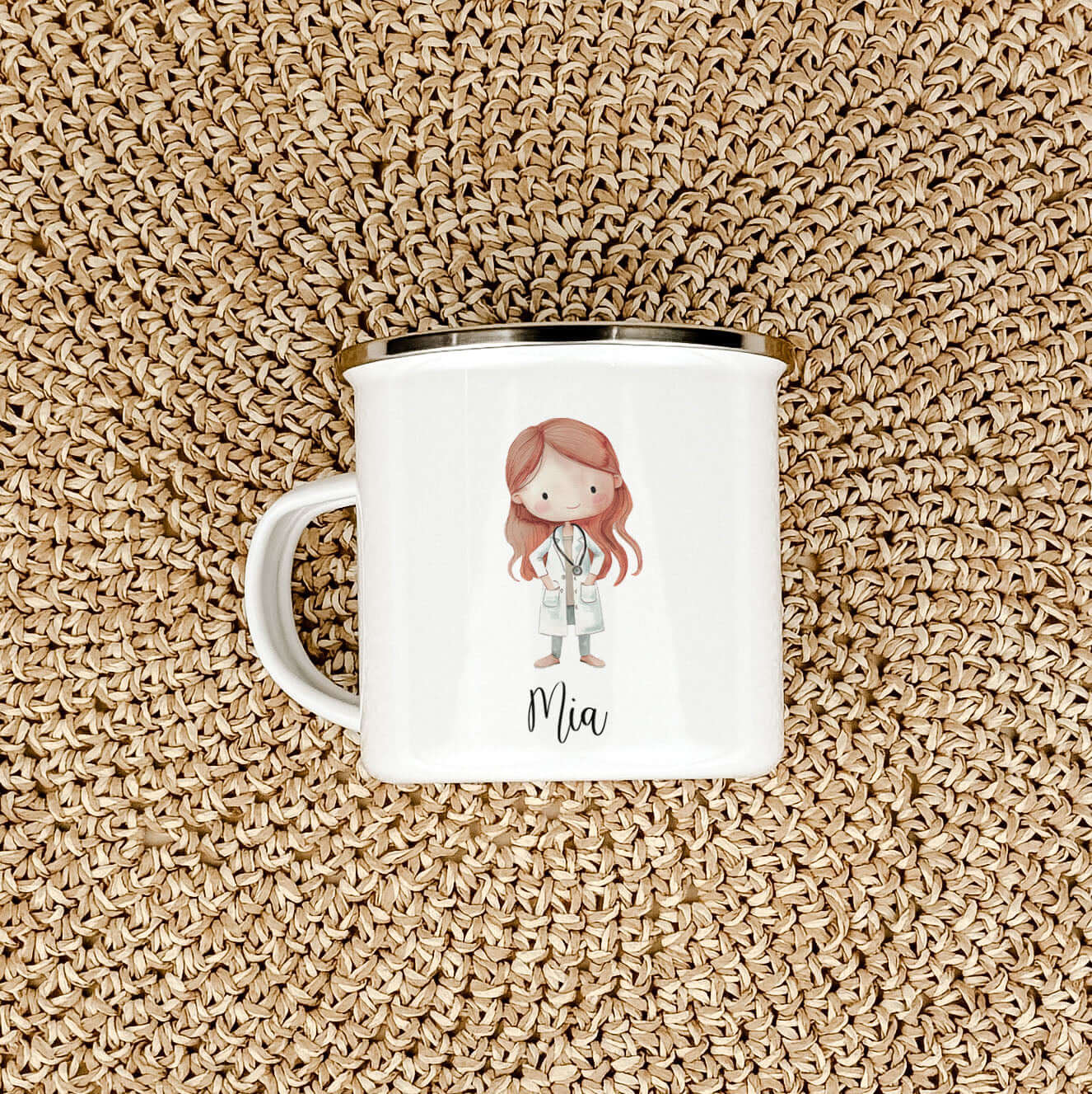 Emaille Tasse Ärztin-famprints-Emaille Tasse-Entdecke die personalisierte Emaille Tasse Ärztin - ein einzigartiges Geschenk für Kinder, das mit Liebe von uns gestaltet wurde! Die Tasse ist bedruckt mit einer süßen Ärztin in Aquarell Optik und bietet einen