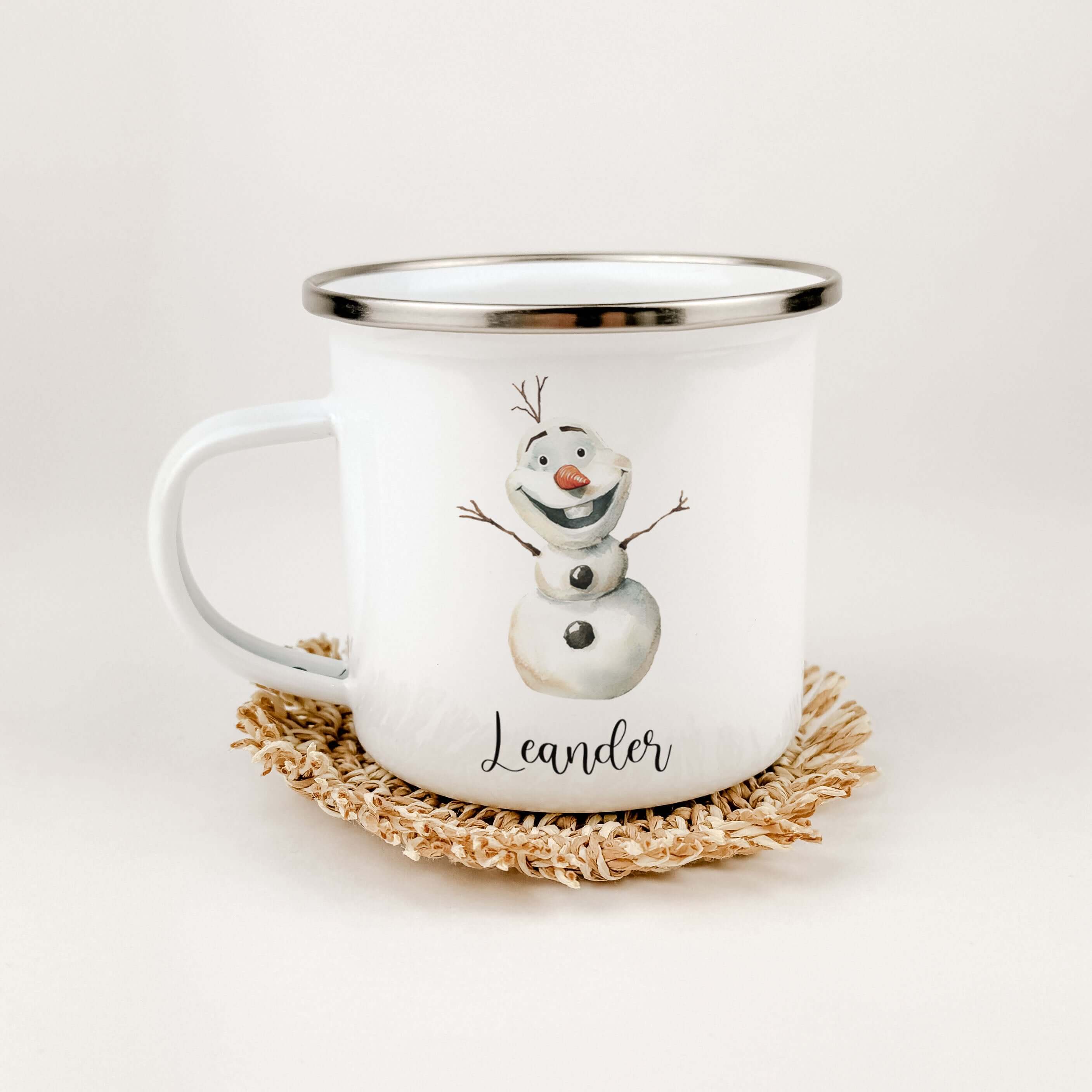 Emaille Tasse Eiskönigin-famprints-Emaille Tasse-Entdecke die zauberhafte Emaille Tasse Eiskönigin, die nicht nur ein praktischer Begleiter für die kleinen Abenteurer ist, sondern auch mit ihrem einzigartigen Design Herzen erobert. Mit jedem Schluck aus d