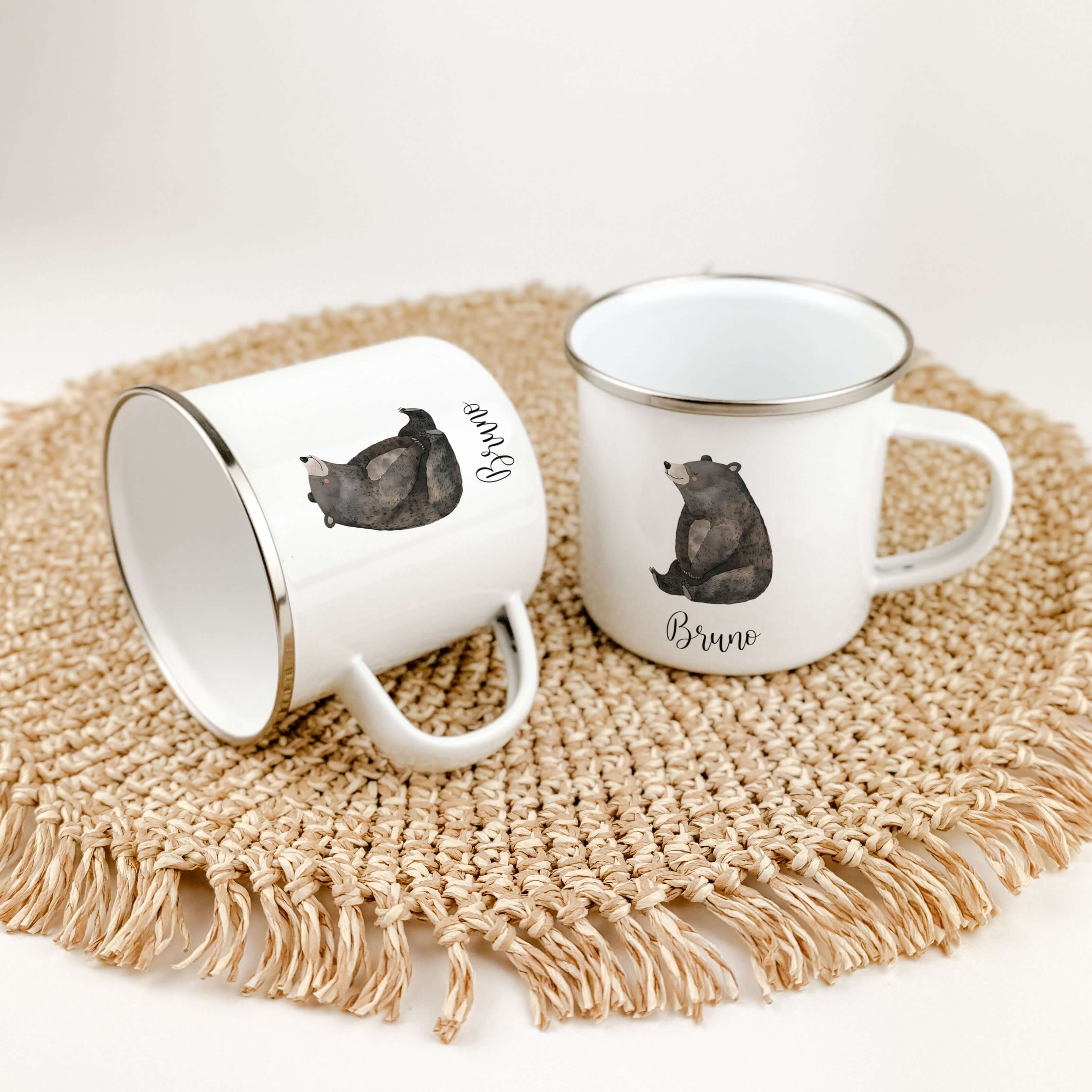 Emaille Tasse Bär No1-famprints-Emaille Tasse-Entdecke die bezaubernde Emaille Tasse Bär – das perfekte Geschenk für kleine Abenteurer! Mit einem süßen, in Aquarelloptik gestalteten Bären und deinem individuellen Namen wird diese Tasse zu einem ganz beson