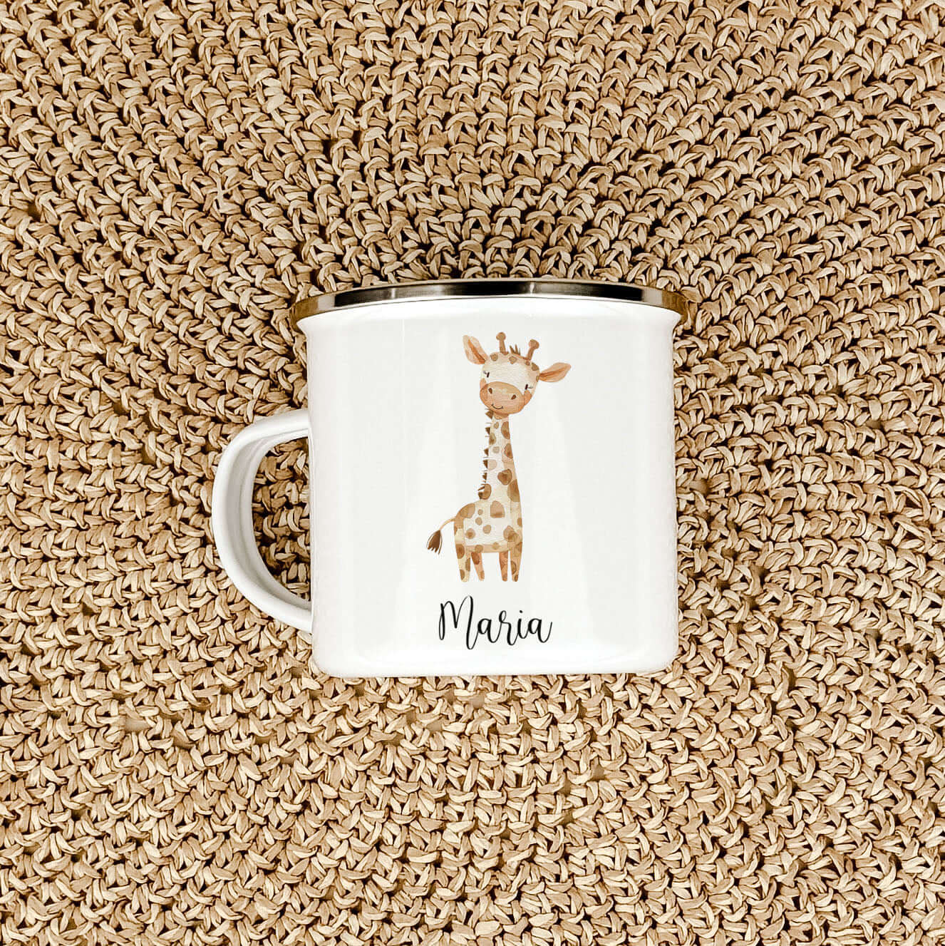 Emaille Tasse Giraffe No2-famprints-Emaille Tasse-Entdecke die zauberhafte Emaille Tasse Giraffe No2 – der perfekte Begleiter für kleine Entdecker und große Abenteuer! Diese personalisierte Tasse bringt nicht nur Freude ins Kinderzimmer, sondern auch ein