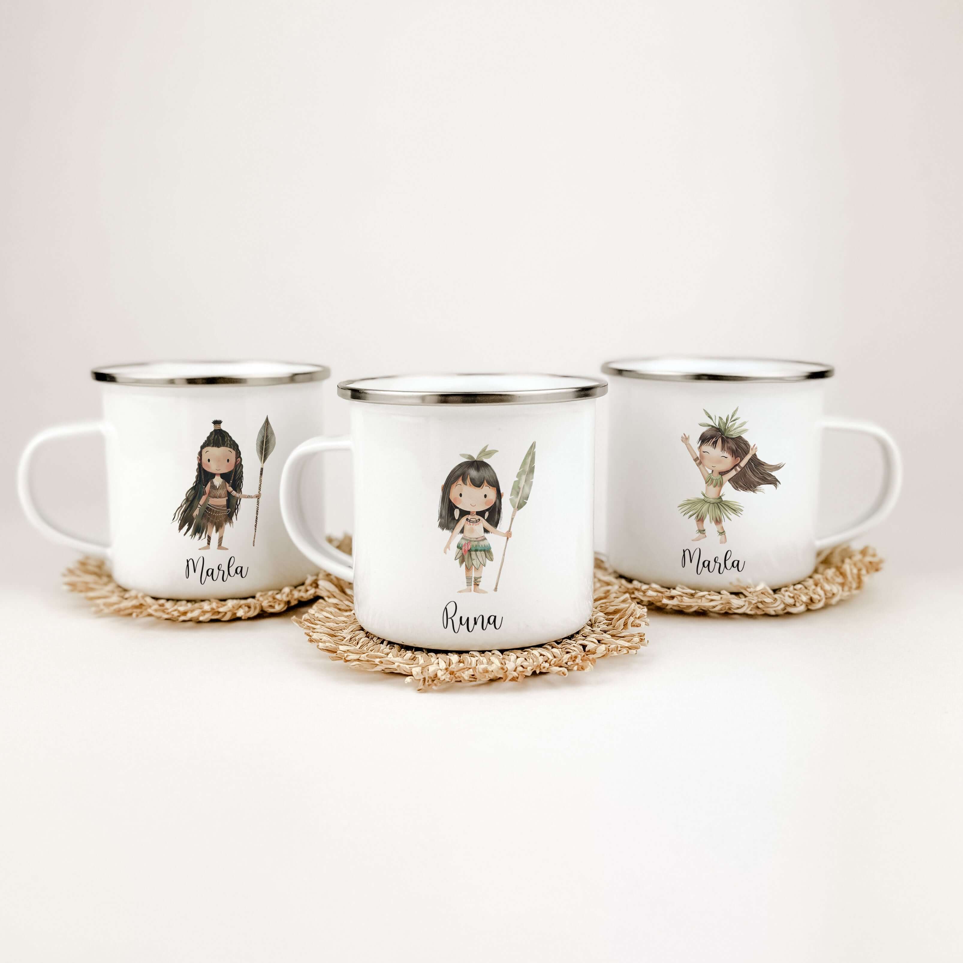 Emaille Tasse Indianerin-famprints-Emaille Tasse-Entdecke die zauberhafte Emaille Tasse mit einem liebevollen Aquarell-Motiv einer Indianerin, die nicht nur funktional, sondern auch ein echter Hingucker ist. Diese personalisierte Tasse bringt Freude in de