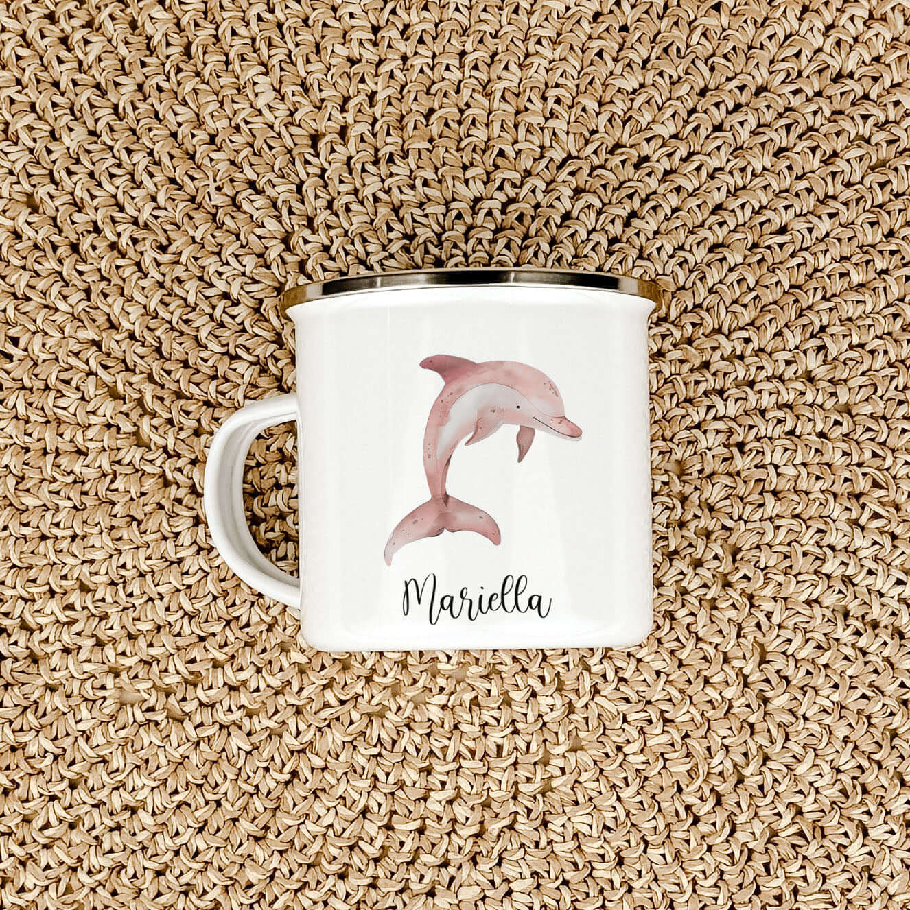 Emaille Tasse Delfin-famprints-Emaille Tasse-Entdecke die einzigartige Emaille Tasse Delfin, personalisiert mit dem Namen deines Kindes! Mit einem süßen Delfin in Aquarell Optik bedruckt, gibt es drei verschiedene Varianten zur Auswahl. Der brillante und