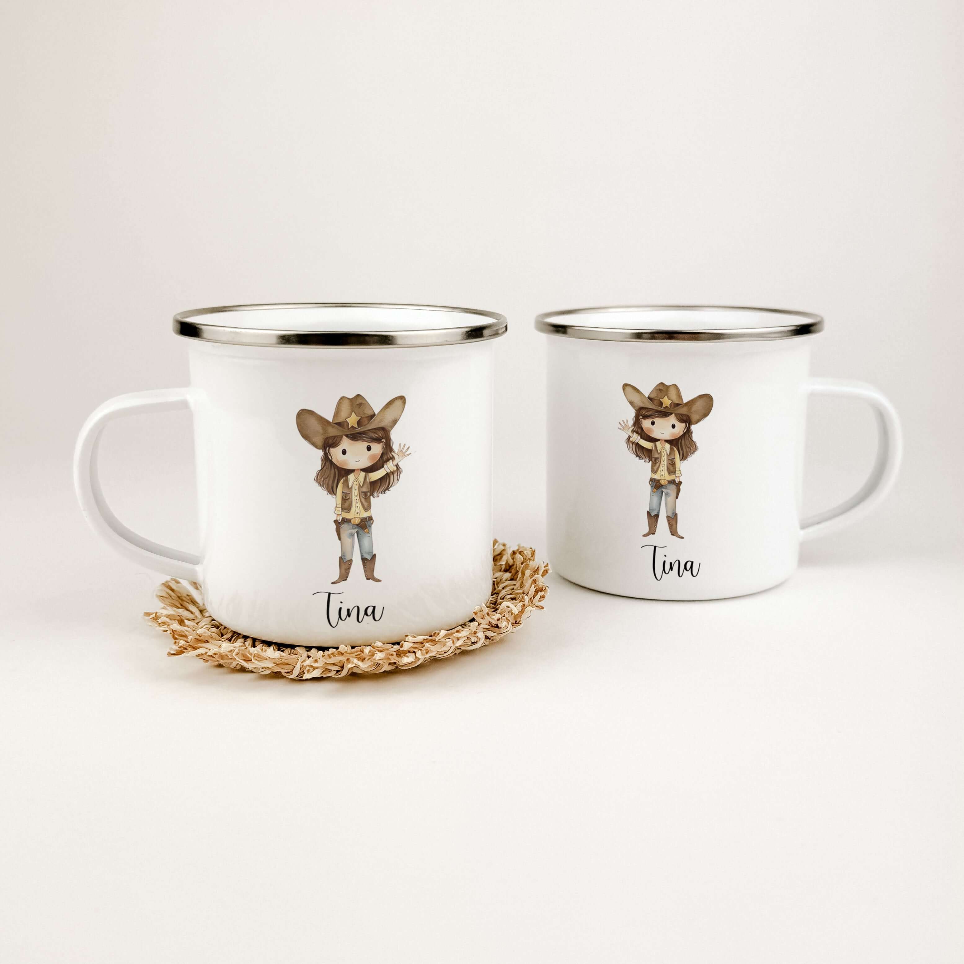Emaille Tasse Cowgirl-famprints-Emaille Tasse-Entdecke die zauberhafte Emaille Tasse Cowgirl – ein einzigartiges Geschenk, das jedem Kinderherz Freude bereitet! Mit der Möglichkeit, die Tasse mit einem Namen zu personalisieren, wird jedes Getränk zu etwas