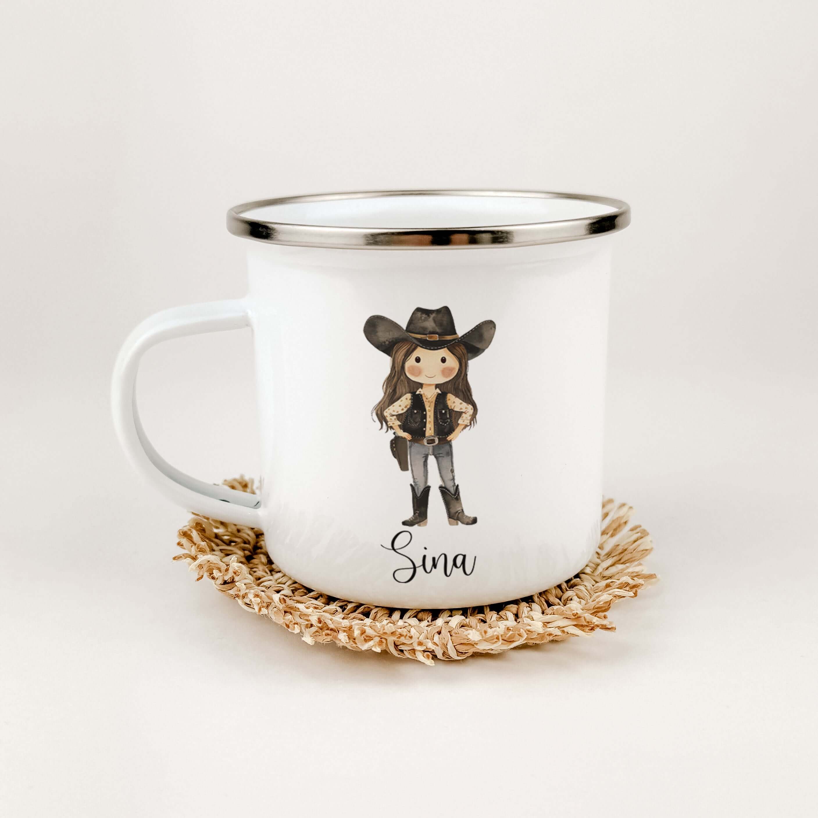 Emaille Tasse Cowgirl-famprints-Emaille Tasse-Entdecke die zauberhafte Emaille Tasse Cowgirl – ein einzigartiges Geschenk, das jedem Kinderherz Freude bereitet! Mit der Möglichkeit, die Tasse mit einem Namen zu personalisieren, wird jedes Getränk zu etwas