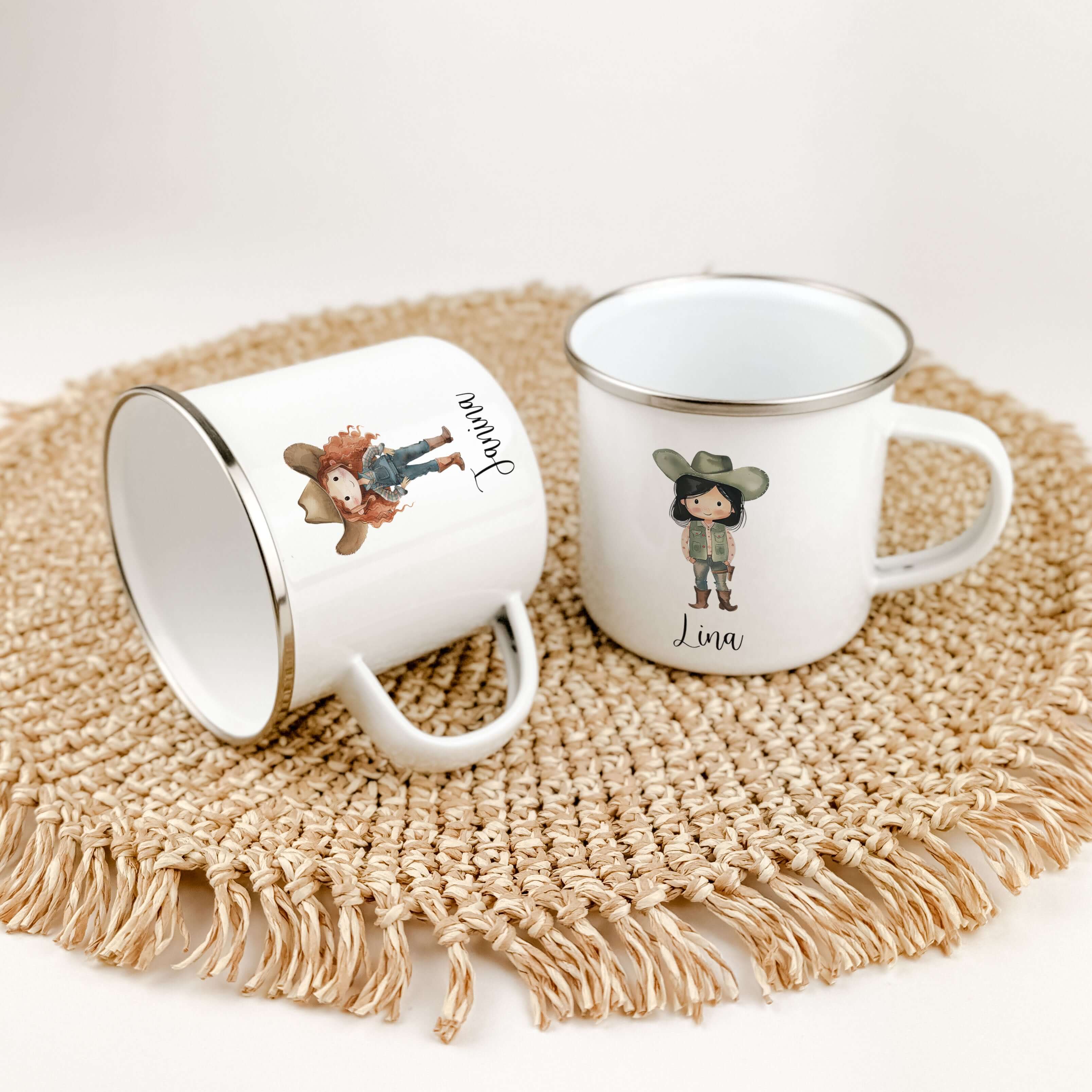 Emaille Tasse Cowgirl-famprints-Emaille Tasse-Entdecke die zauberhafte Emaille Tasse Cowgirl – ein einzigartiges Geschenk, das jedem Kinderherz Freude bereitet! Mit der Möglichkeit, die Tasse mit einem Namen zu personalisieren, wird jedes Getränk zu etwas