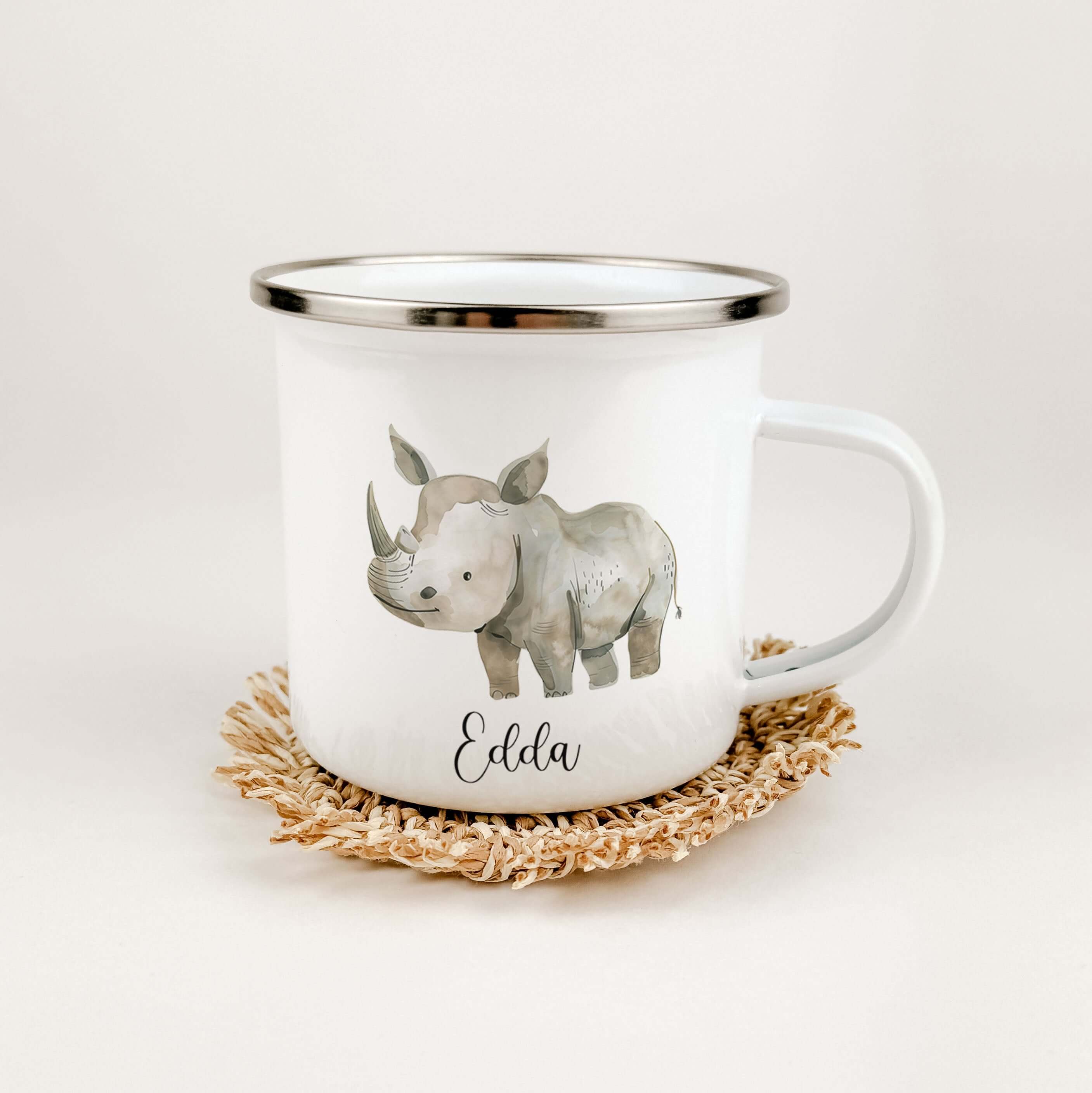 Emaille Tasse Nashorn-famprints-Emaille Tasse-Entdecke die zauberhafte Emaille Tasse mit dem einzigartigen Nashorn-Motiv, die nicht nur praktisch ist, sondern auch das Herz deines Kindes höher schlagen lässt. Diese personalisierte Tasse wird mit viel Lieb