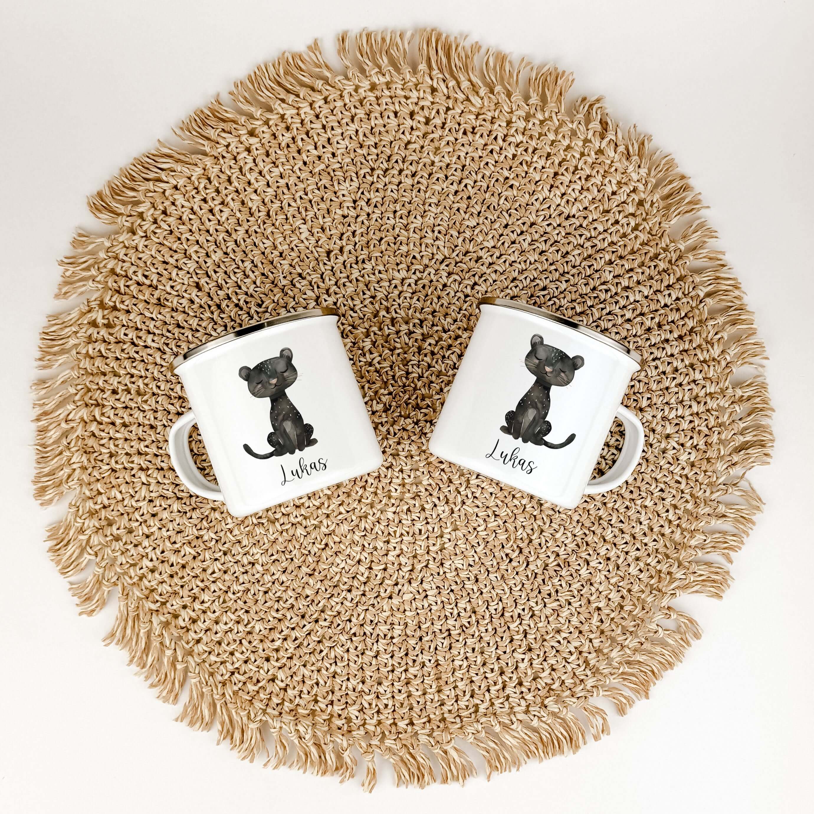 Emaille Tasse Panther-famprints-Emaille Tasse-Entdecke die zauberhafte Emaille Tasse Panther, die perfekt für deinen kleinen Liebling ist! Diese Emaille Tasse personalisiert mit einem liebevollen Panther-Motiv wird sofort zum Lieblingsbecher deines Kindes