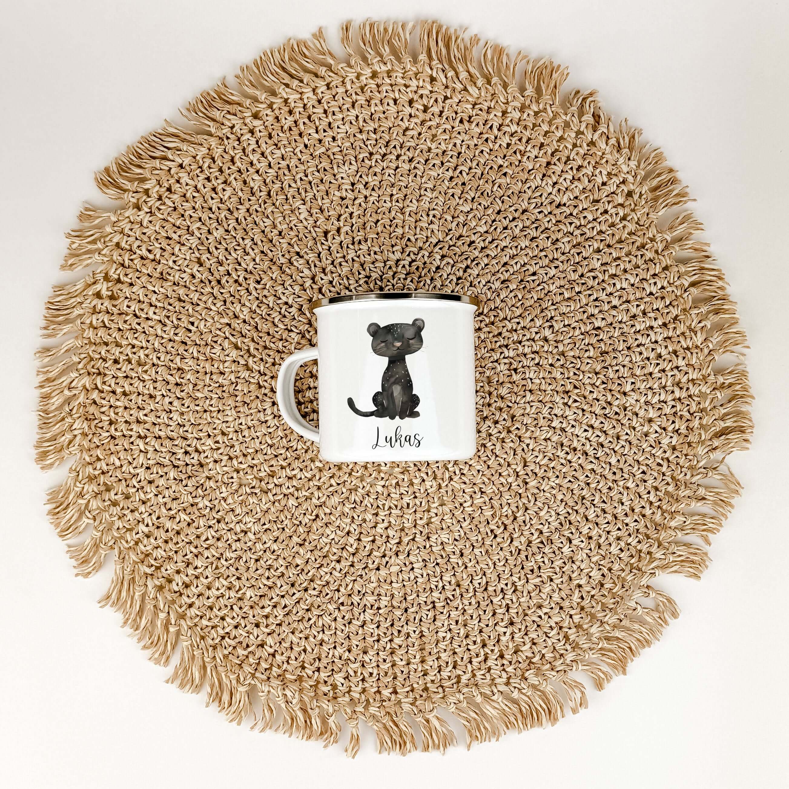 Emaille Tasse Panther-famprints-Emaille Tasse-Entdecke die zauberhafte Emaille Tasse Panther, die perfekt für deinen kleinen Liebling ist! Diese Emaille Tasse personalisiert mit einem liebevollen Panther-Motiv wird sofort zum Lieblingsbecher deines Kindes