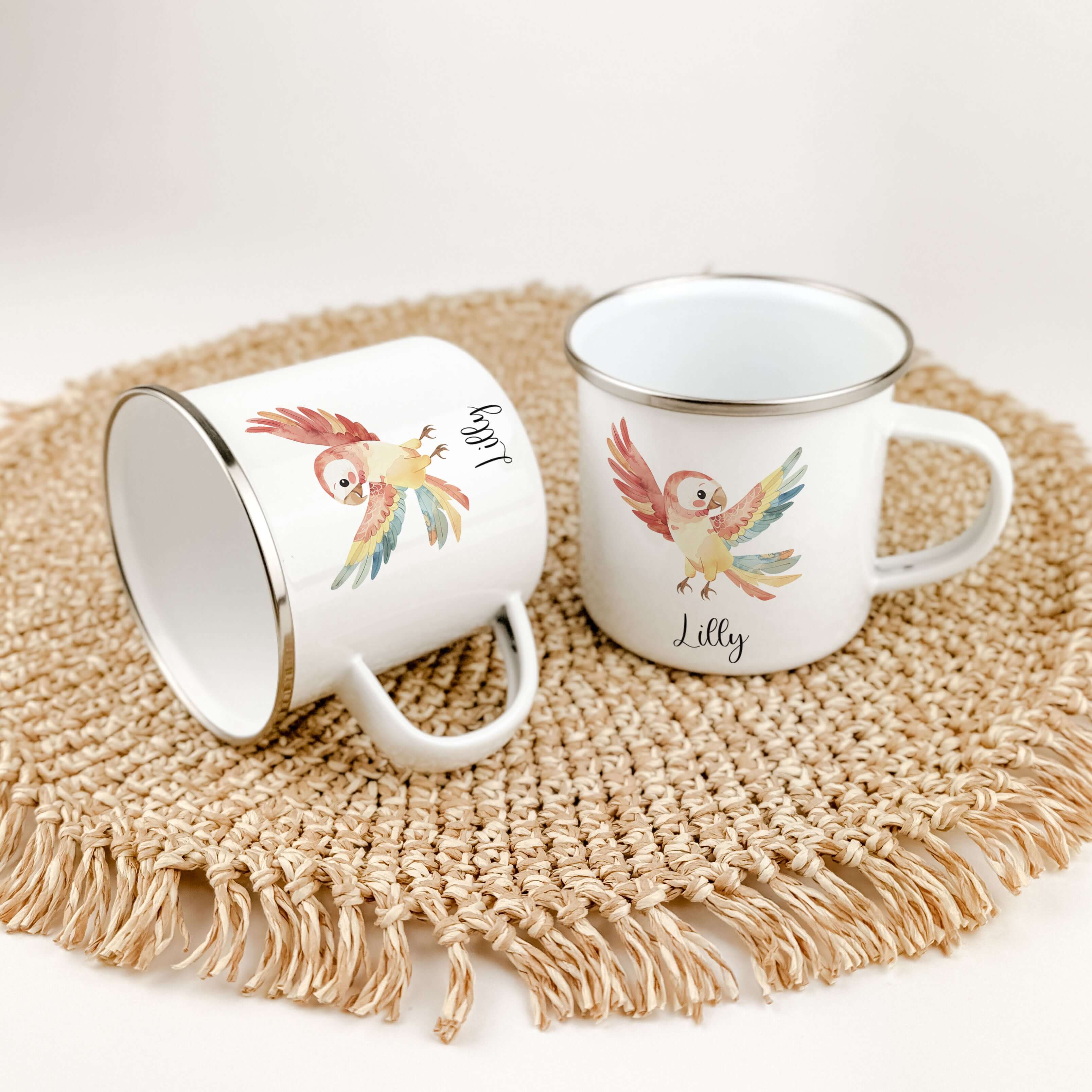 Emaille Tasse Papagei-famprints-Emaille Tasse-Entdecke die zauberhafte Emaille Tasse Papagei, die nicht nur praktisch ist, sondern auch ein echter Hingucker! Diese Emaille Tasse personalisiert bringt Freude in den Alltag und sorgt für strahlende Augen bei