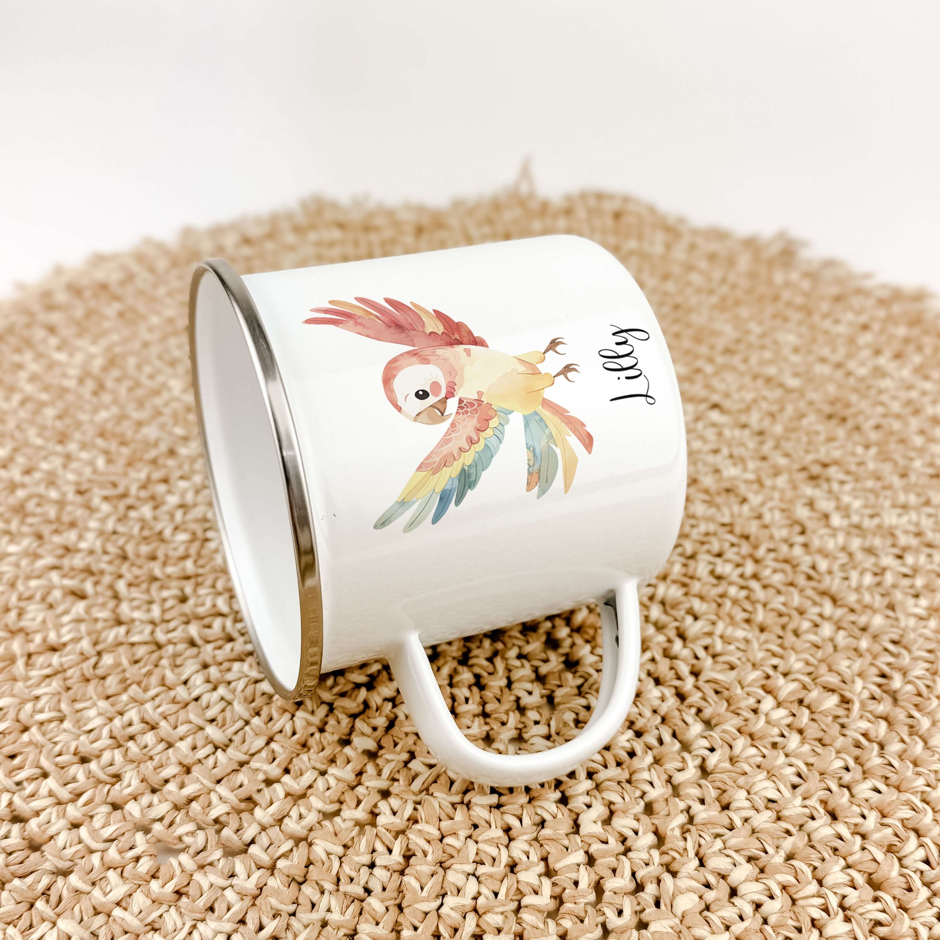 Emaille Tasse Papagei-famprints-Emaille Tasse-Entdecke die zauberhafte Emaille Tasse Papagei, die nicht nur praktisch ist, sondern auch ein echter Hingucker! Diese Emaille Tasse personalisiert bringt Freude in den Alltag und sorgt für strahlende Augen bei