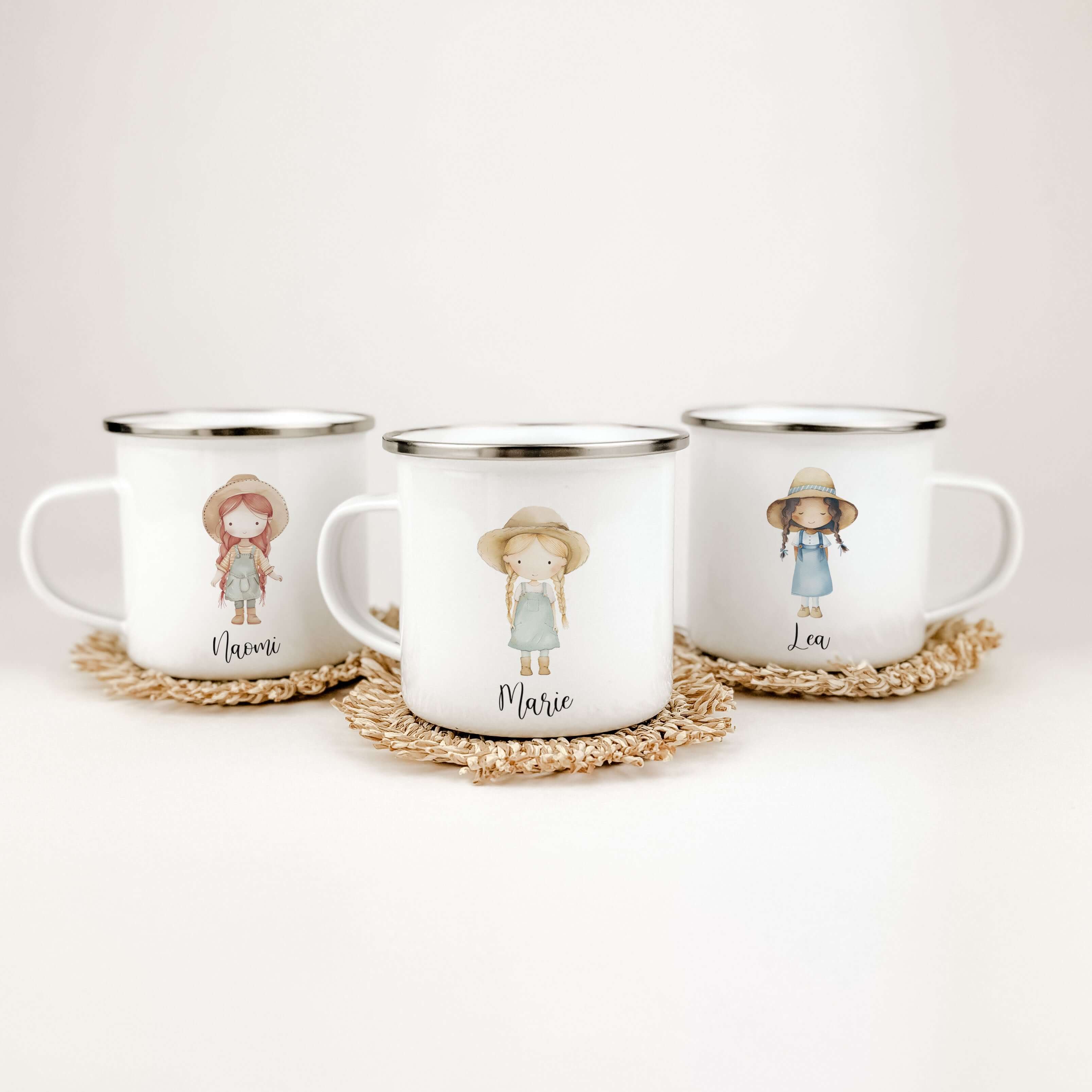 Emaille Tasse Bäuerin-famprints-Emaille Tasse-Entdecke jetzt die personalisierte Emaille Tasse "Bäuerin"! Mit ihrem einzigartigen Design, das mit Liebe von uns gestaltet wurde, ist diese Tasse ein echter Hingucker. Die süße kleine Bäuerin in Aquarell Opti