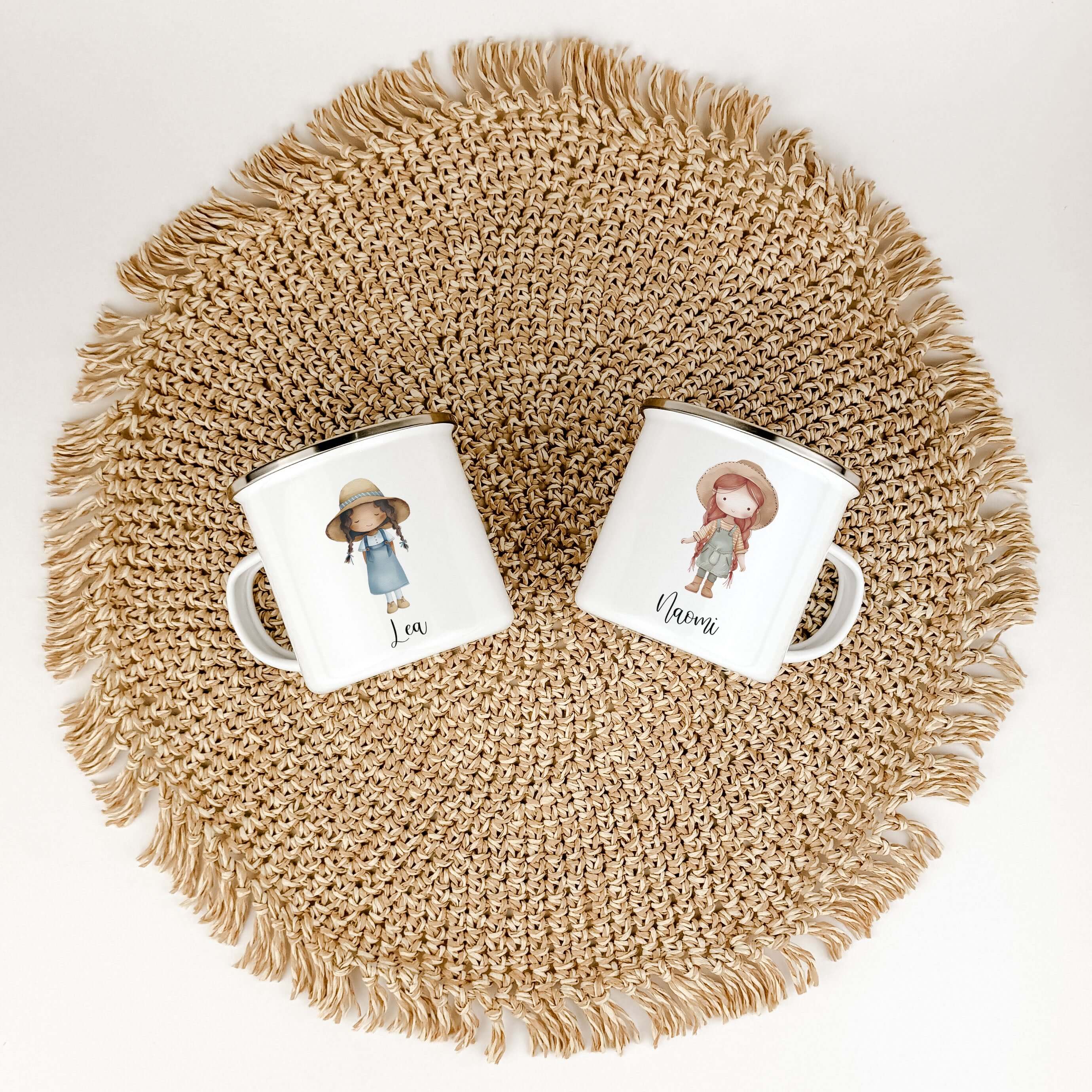 Emaille Tasse Bäuerin-famprints-Emaille Tasse-Entdecke jetzt die personalisierte Emaille Tasse "Bäuerin"! Mit ihrem einzigartigen Design, das mit Liebe von uns gestaltet wurde, ist diese Tasse ein echter Hingucker. Die süße kleine Bäuerin in Aquarell Opti