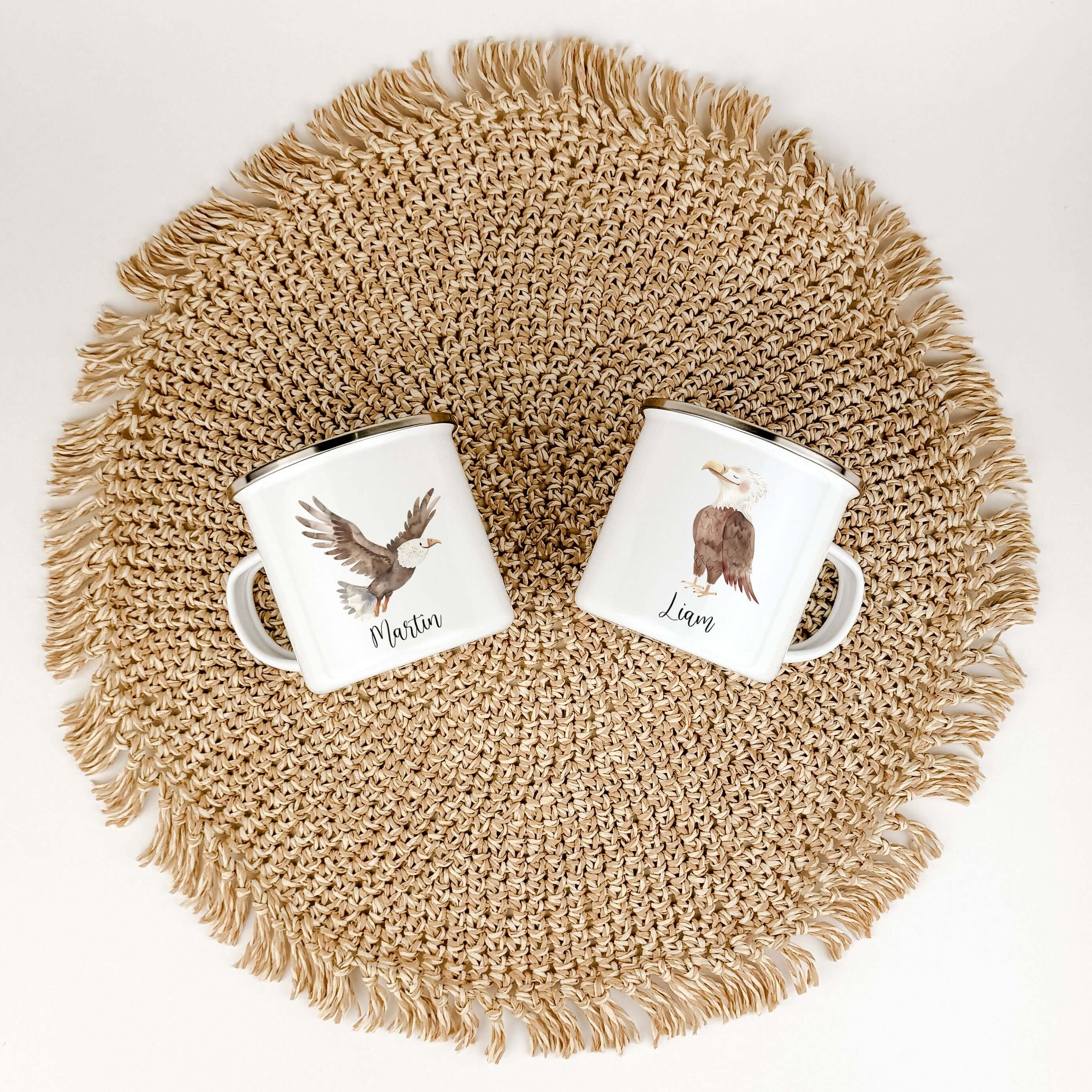 Emaille Tasse Adler-famprints-Emaille Tasse-Entdecke die bezaubernde Emaille Tasse mit einem süßen Adler in Aquarell-Optik! Diese personalisierte Tasse wird mit deinem Wunsch-Namen bedruckt und ist ein echtes Unikat, das mit viel Liebe von uns gestaltet w