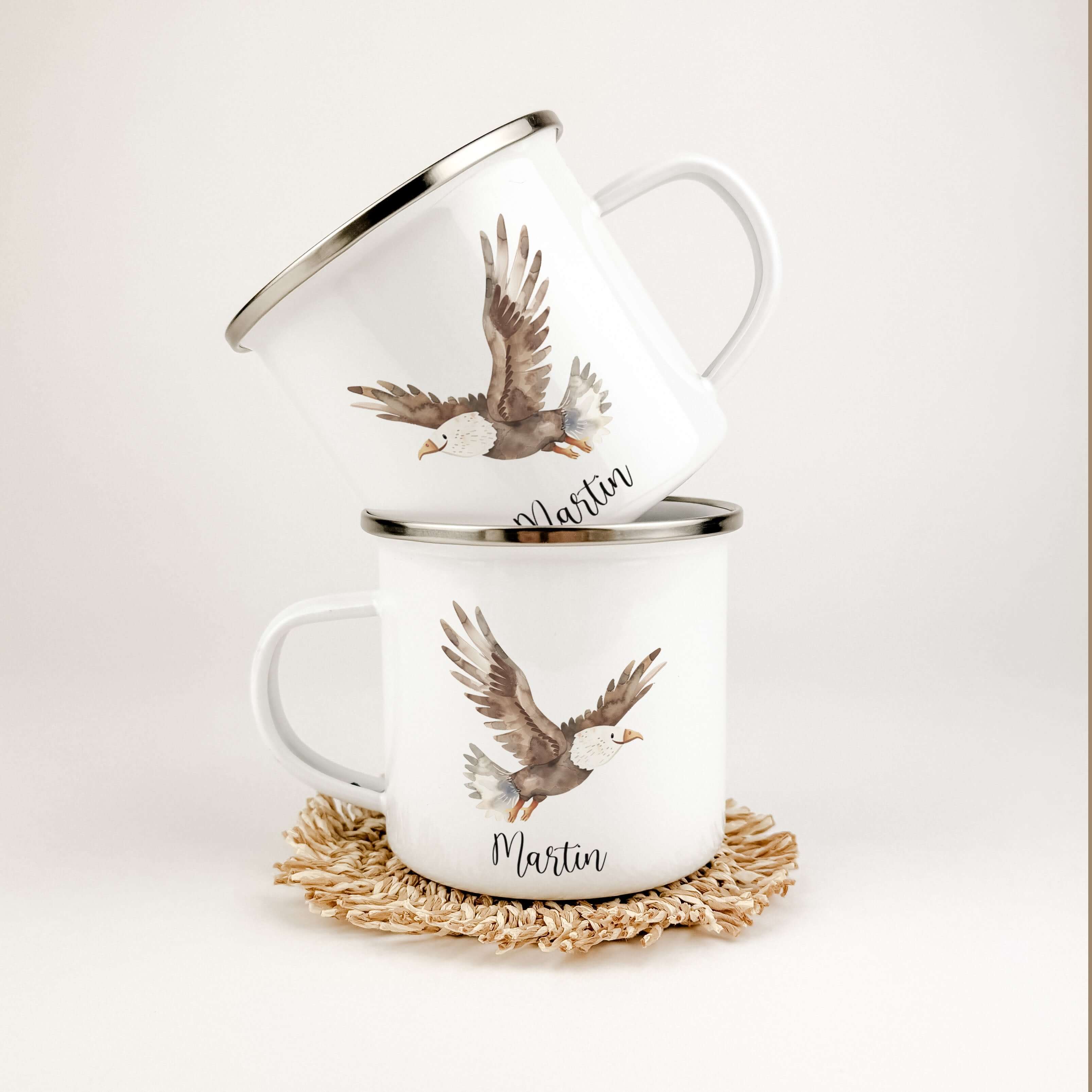 Emaille Tasse Adler-famprints-Emaille Tasse-Entdecke die bezaubernde Emaille Tasse mit einem süßen Adler in Aquarell-Optik! Diese personalisierte Tasse wird mit deinem Wunsch-Namen bedruckt und ist ein echtes Unikat, das mit viel Liebe von uns gestaltet w