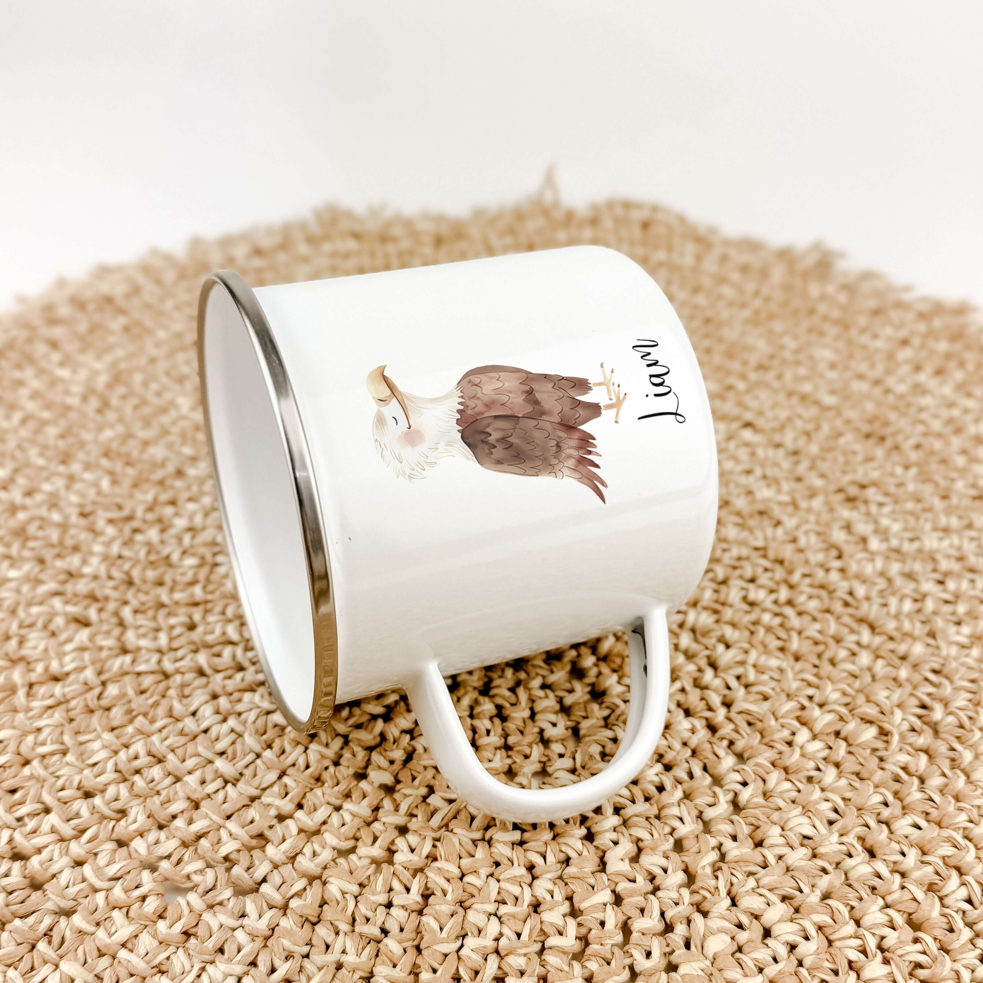 Emaille Tasse Adler-famprints-Emaille Tasse-Entdecke die bezaubernde Emaille Tasse mit einem süßen Adler in Aquarell-Optik! Diese personalisierte Tasse wird mit deinem Wunsch-Namen bedruckt und ist ein echtes Unikat, das mit viel Liebe von uns gestaltet w