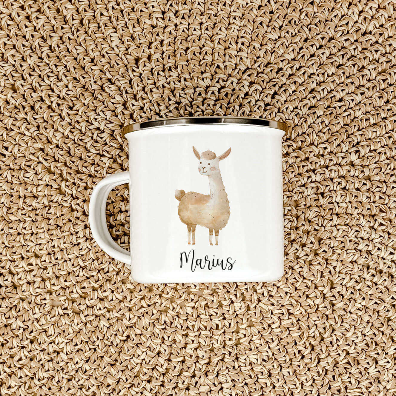 Emaille Tasse Lama-famprints-Emaille Tasse-Entdecke unsere personalisierte Emaille Tasse Lama - ein einzigartiges und liebevoll gestaltetes Geschenk für Kinder! Mit einem süßen kleinen Lama in Aquarell Optik bedruckt, ist diese Tasse nicht nur optisch ans