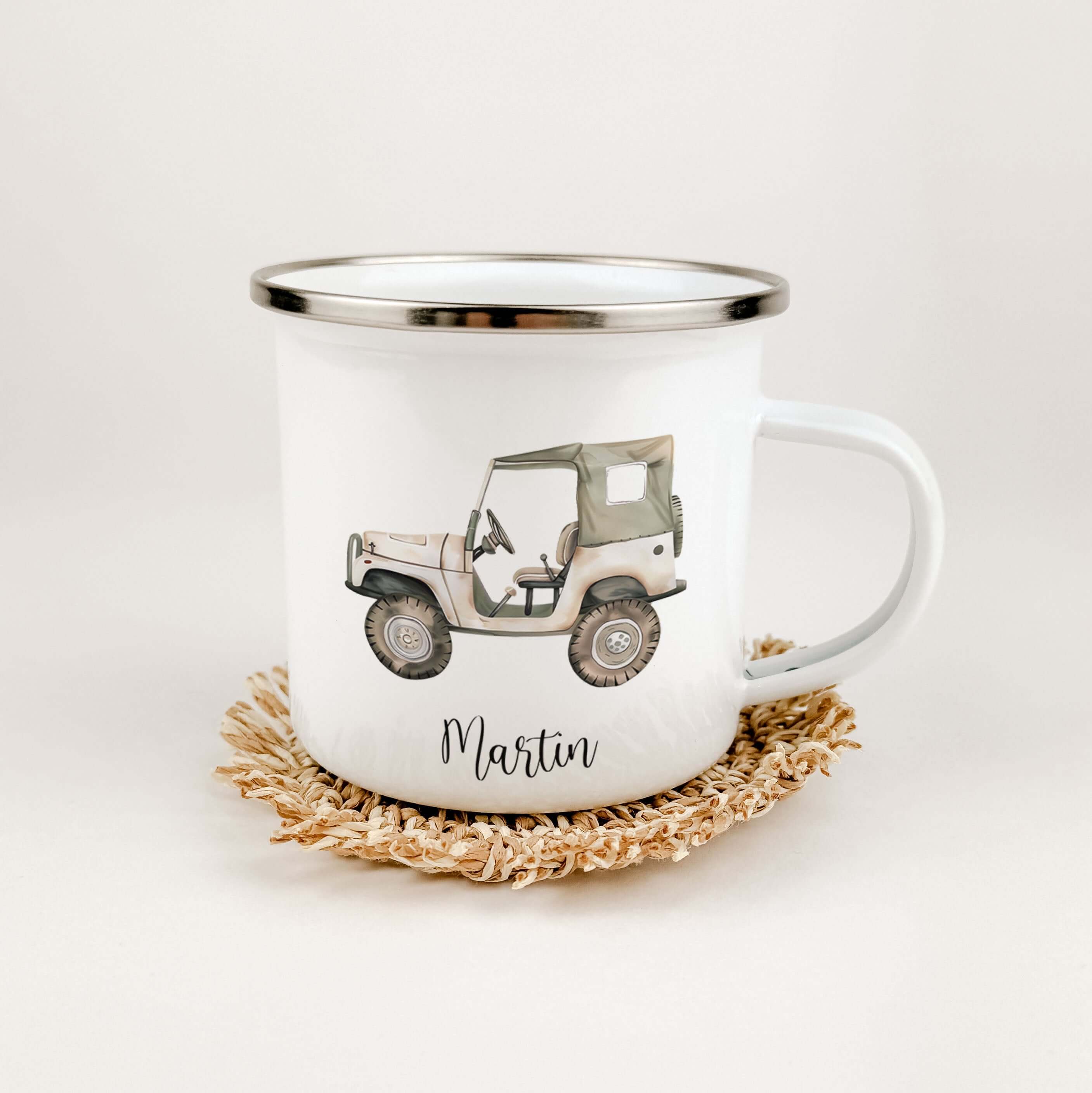 Emaille Tasse Auto-famprints-Emaille Tasse-Die personalisierte Emaille Tasse "Auto" ist das ideale Geschenk für Kinder zur Einschulung, Taufe oder Ostern. Mit ihrem einzigartigen Design eines kleinen Geländewagens in Aquarell Optik wird sie von uns mit Li