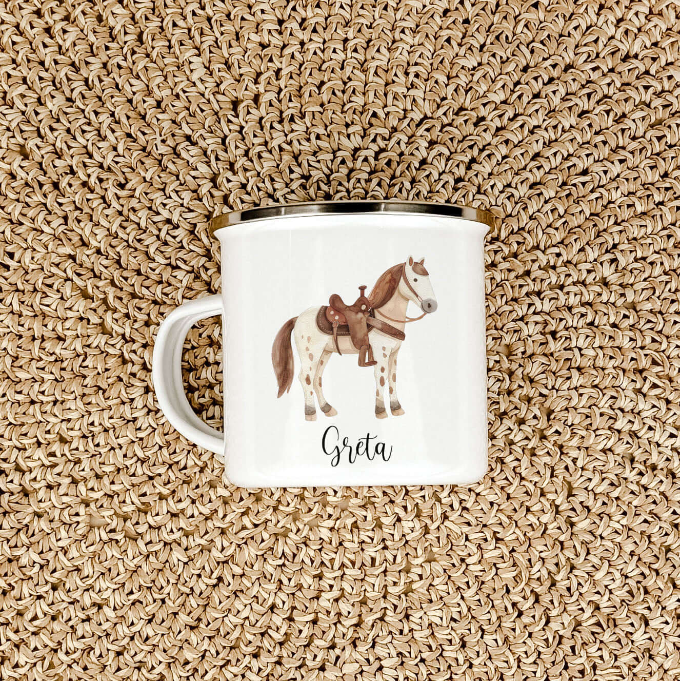 Emaille Tasse Pferd-famprints-Emaille Tasse-Entdecke die zauberhafte Emaille Tasse mit einem süßen Pferd, die nicht nur praktisch ist, sondern auch ein Stückchen Freude in den Alltag deines Kindes bringt. Diese personalisierte Tasse wird mit Liebe für dic