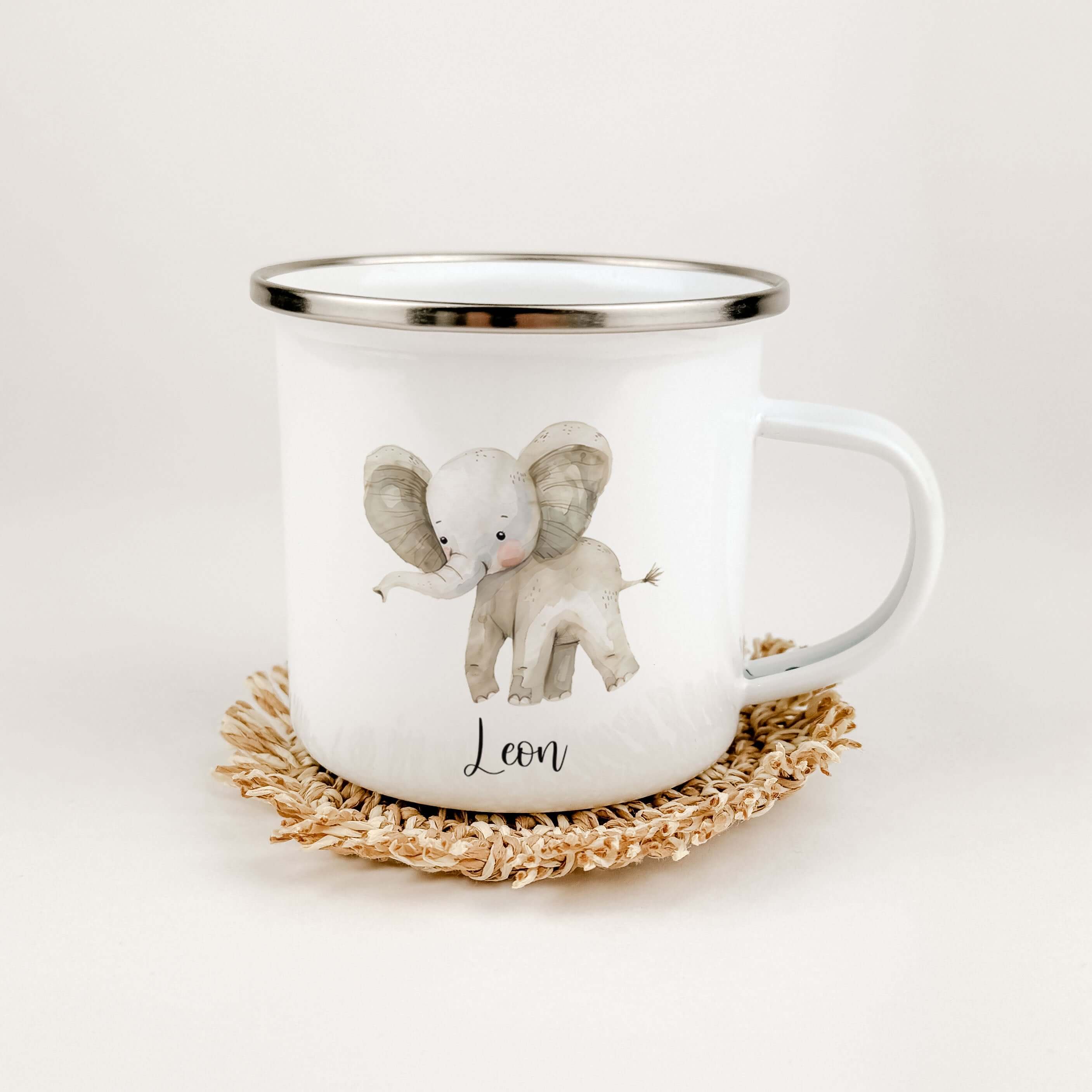 Emaille Tasse Elefant-famprints-Emaille Tasse-Unsere personalisierte Emaille Tasse "Elefant" ist das perfekte Geschenk für Kinder! Mit einem süßen Elefanten in Aquarell Optik bedruckt, wird die Tasse mit dem Namen des Kindes zu einem ganz besonderen und i