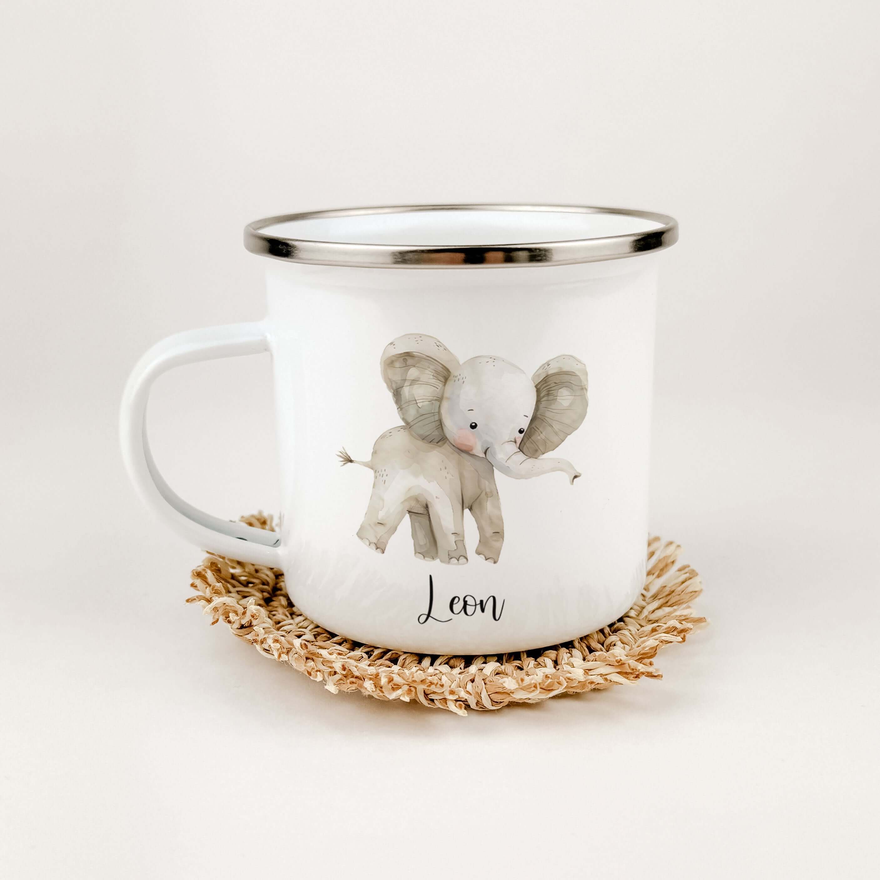 Emaille Tasse Elefant-famprints-Emaille Tasse-Unsere personalisierte Emaille Tasse "Elefant" ist das perfekte Geschenk für Kinder! Mit einem süßen Elefanten in Aquarell Optik bedruckt, wird die Tasse mit dem Namen des Kindes zu einem ganz besonderen und i