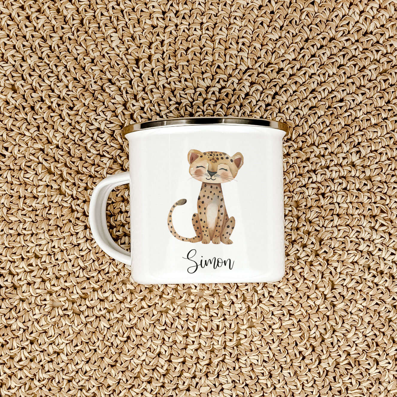 Emaille Tasse Gepard-famprints-Emaille Tasse-Entdecke die zauberhafte Emaille Tasse mit Gepard, die nicht nur ein praktisches Trinkgefäß ist, sondern auch ein ganz besonderes Stück für kleine Abenteuerer! Stelle dir vor, wie dein Kind mit leuchtenden Auge