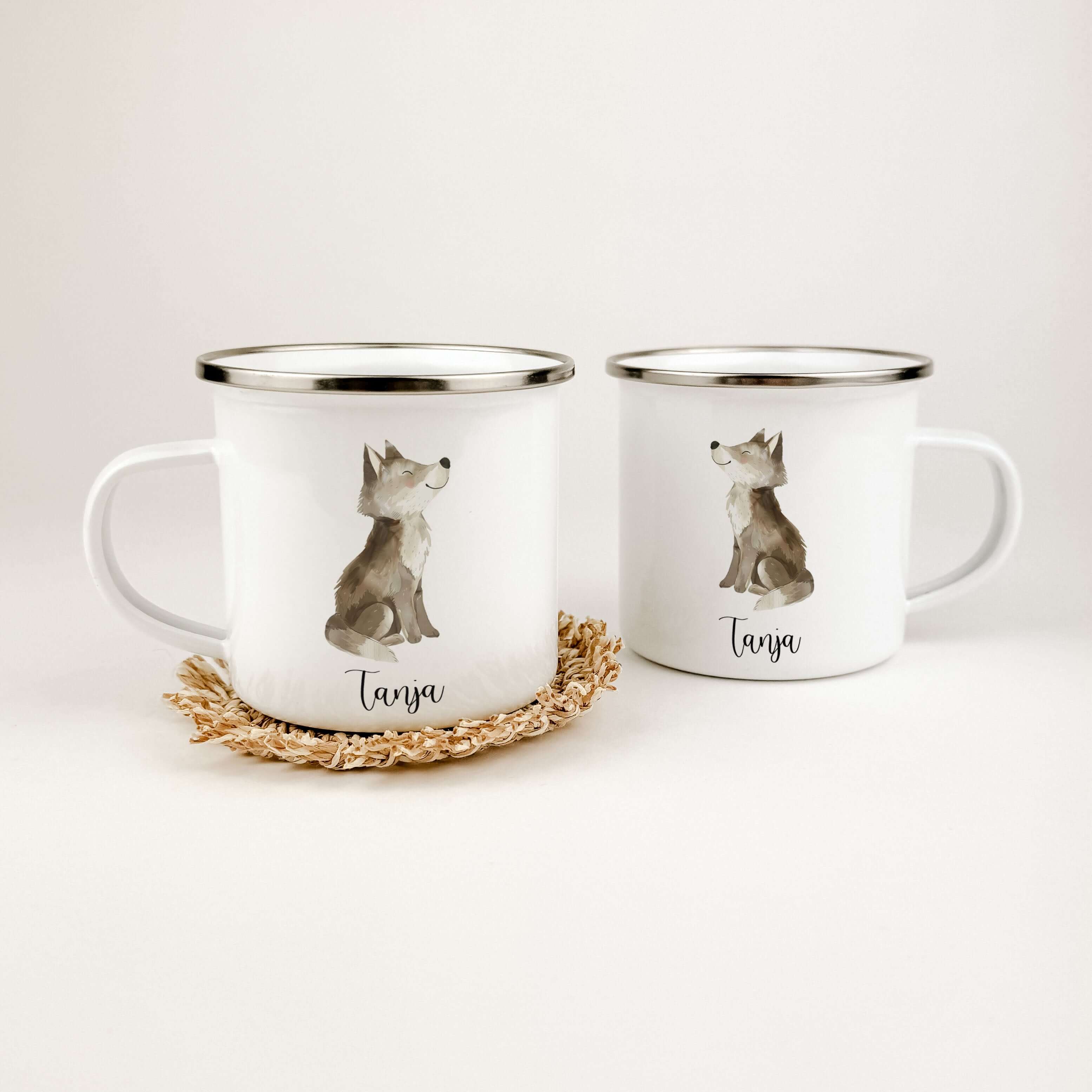 Emaille Tasse Wolf-famprints-Emaille Tasse-Entdecke die hochwertige Emaille Tasse Wolf – das perfekte Geschenk für kleine Abenteurer und Tierliebhaber! Diese Emaille Tasse personalisiert bringt nicht nur ein Lächeln auf das Gesicht deines Kindes, sondern